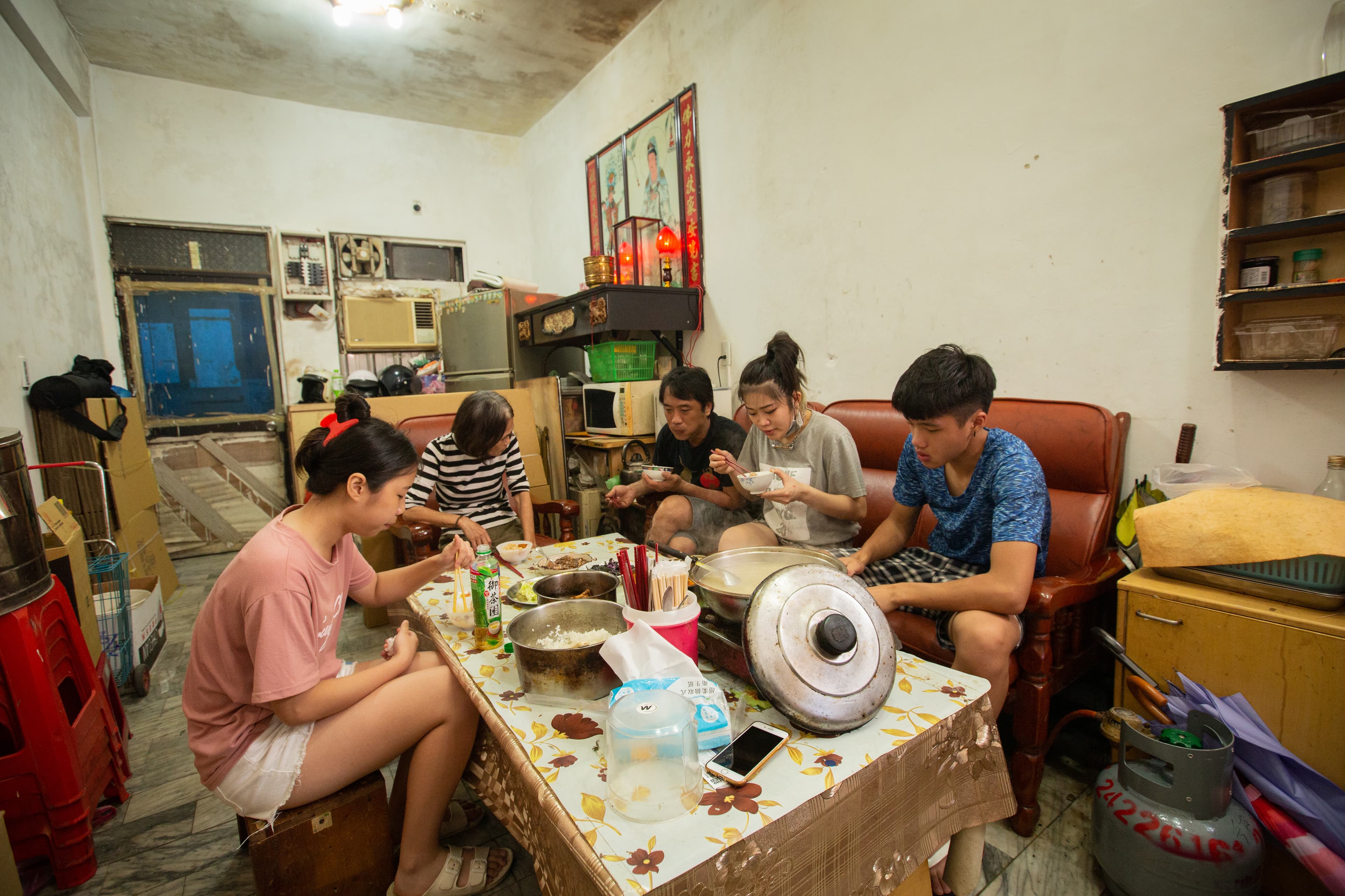 陳郭金英曾開過小吃攤，廚藝很好，只要陳青旭沒去外地工作，他們一家都會一起吃晚餐。