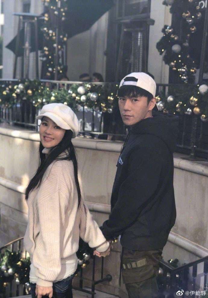 伊能靜自2009年與庾澄慶離婚後，在2015年與秦昊再婚，並育有一女「米粒」。（翻攝伊能靜微博）