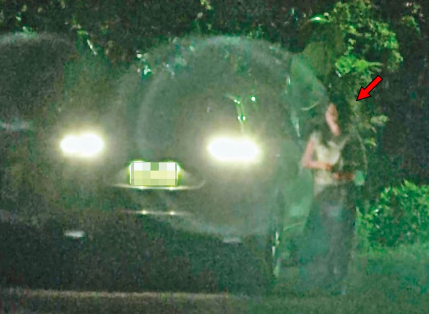 05/26 20:19，吳男及林女（箭頭處）幾乎夜夜幽會，結束後再由吳男開車載林女下山。