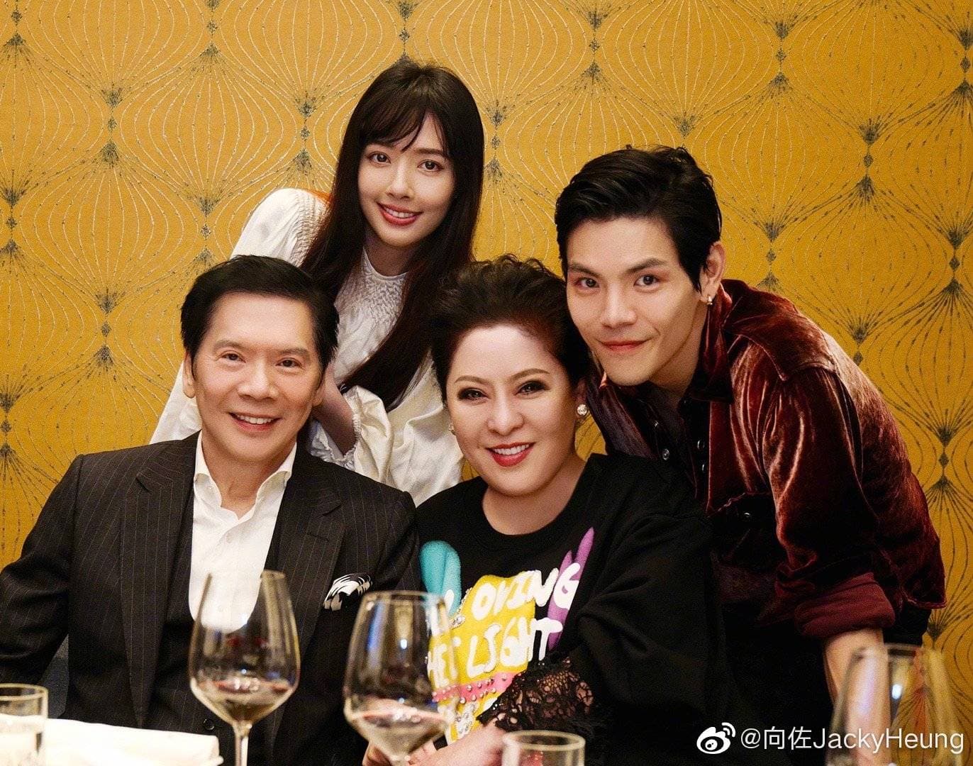 郭碧婷深受公婆向華強與向太喜愛，近日更盛傳她已懷孕。（向佐微博）