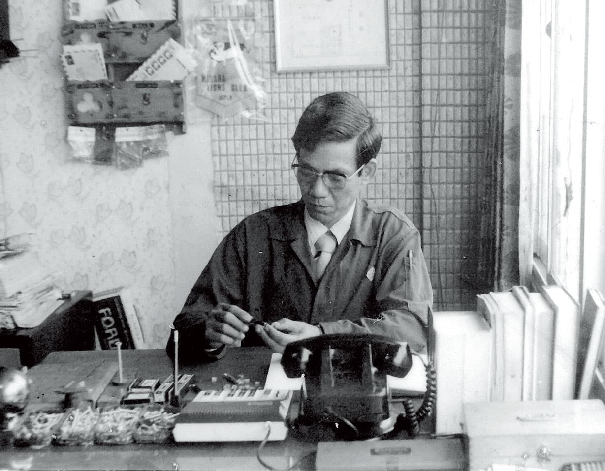 1973年，杜福來因為被倒債，接下朋友的螺絲生產器具，踏入螺絲界。（世豐螺絲提供）