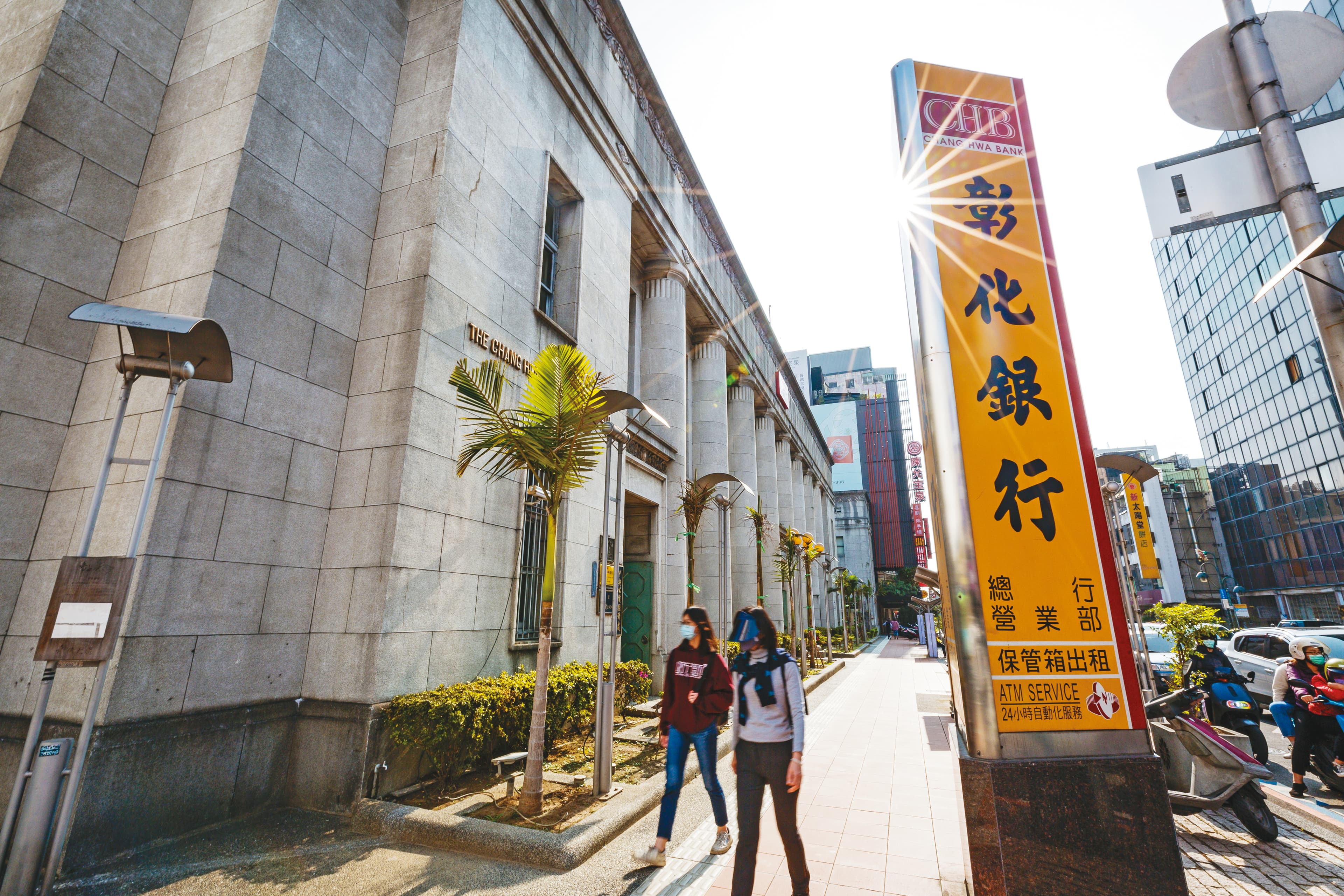 彰銀是老牌行庫，土地資產豐厚，分行幾乎都在市區精華地段。