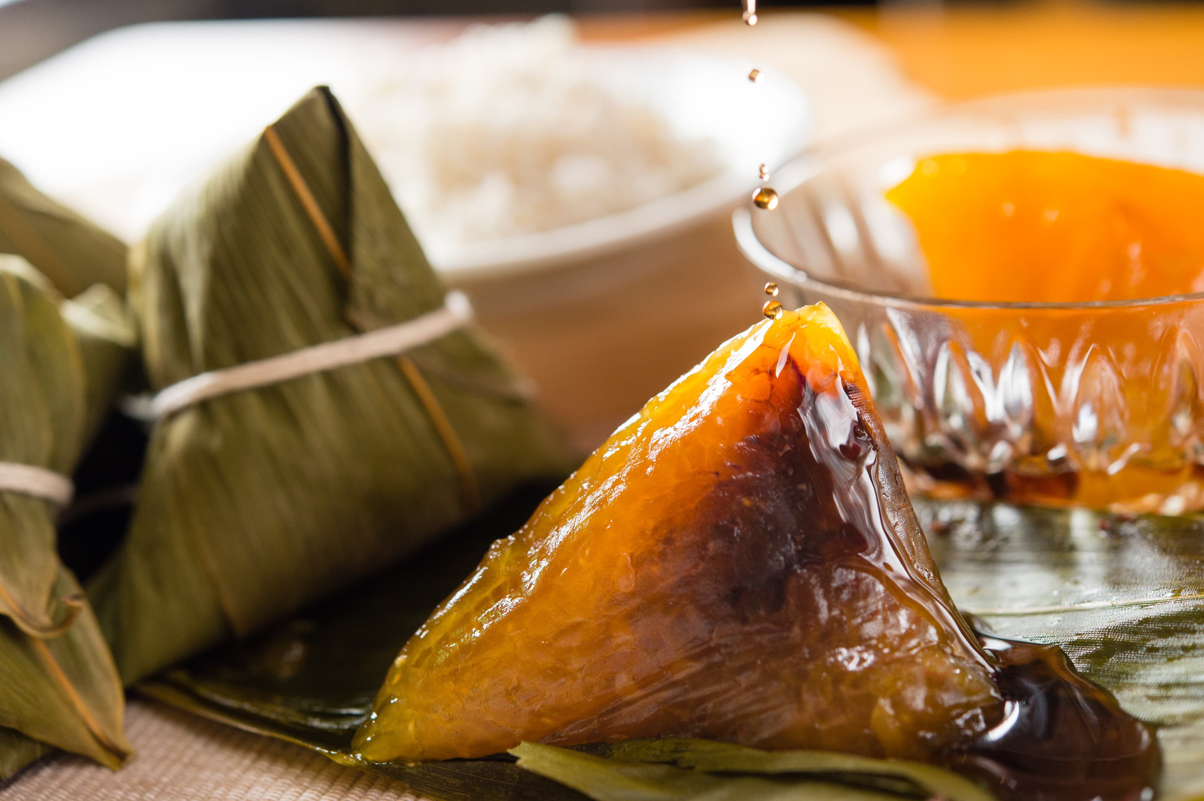 「紅豆鹼粽」包進熬了8小時的豆沙餡，甜香不膩口。（30元／粒）