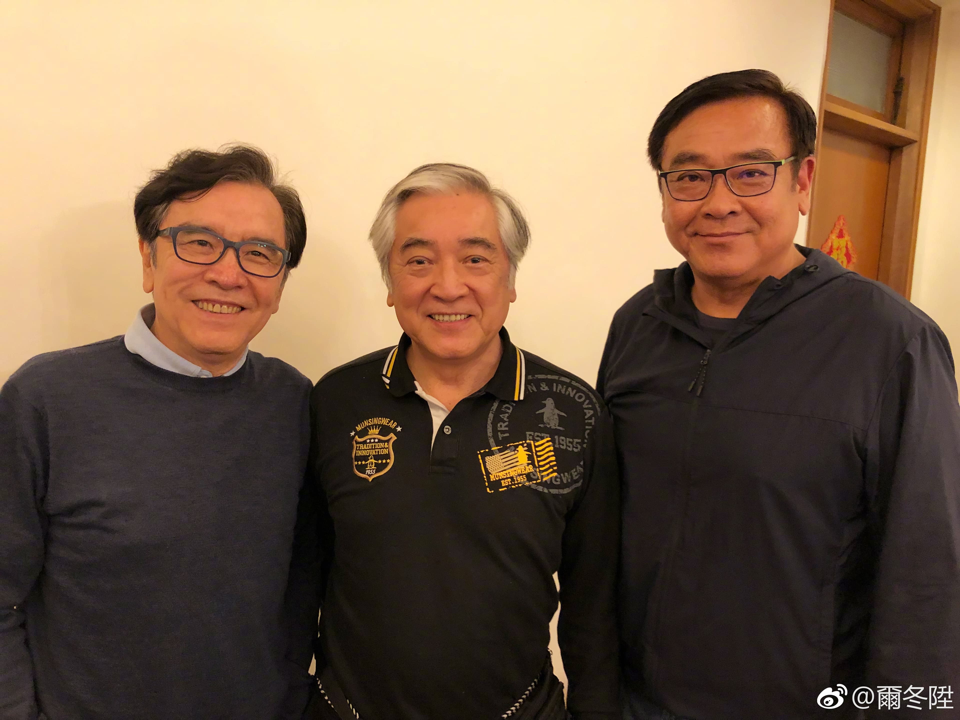 爾冬陞出身演藝世家，父母、哥哥都吃電影這行飯，他從演員轉型導演，袁詠儀的《新不了情》即出自其手筆。（翻攝自爾冬陞微博）