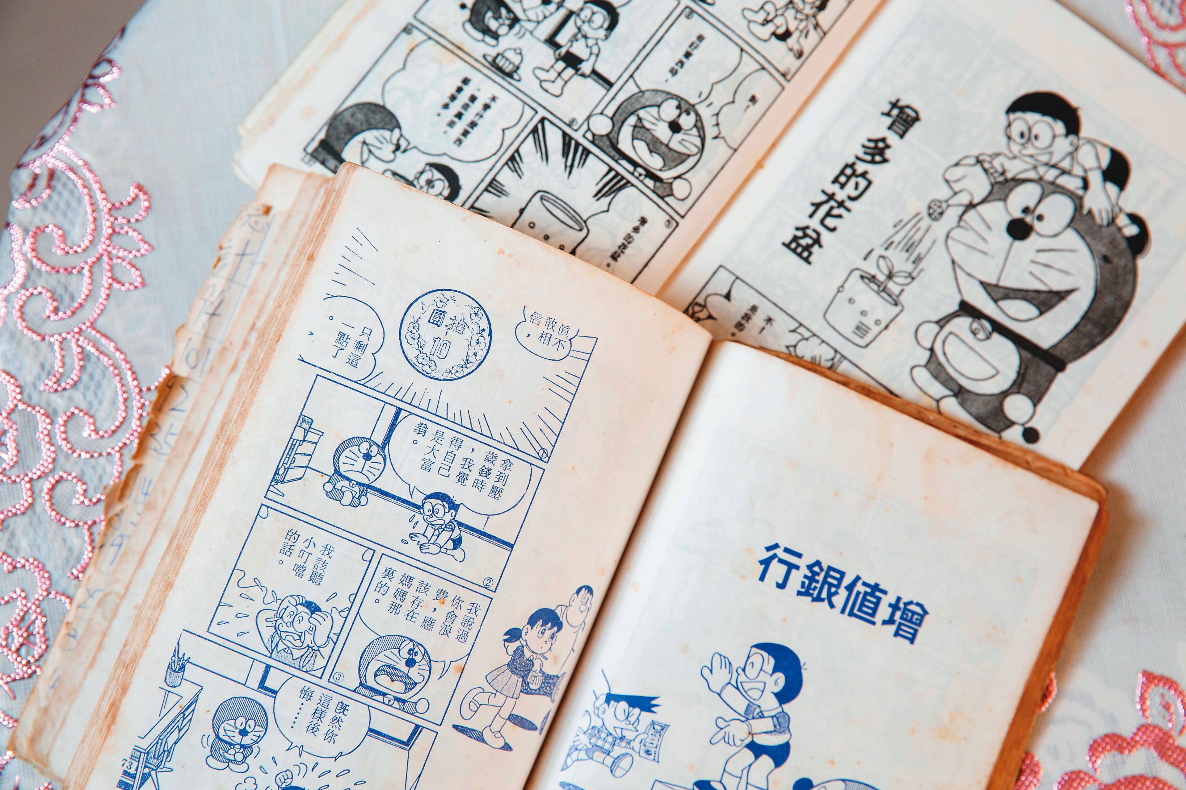 《哆啦A夢》漫畫裡出現的「增值銀行」、「增多的花盆」，都讓張遠體悟投資要善用工具。