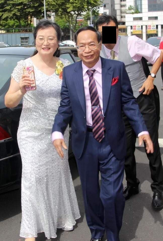 此次遭逮正是的少龍（右）與致理科大的專任講師李美華（左）。（翻攝自少龍粉絲團臉書）