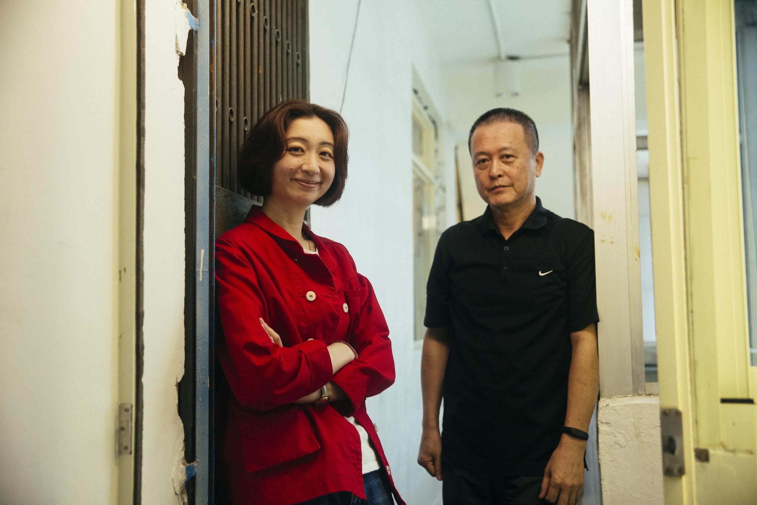 導演王婉柔（左）與攝影師韓允中事前先行規劃，在拍攝器材與方法上不斷嘗試。
