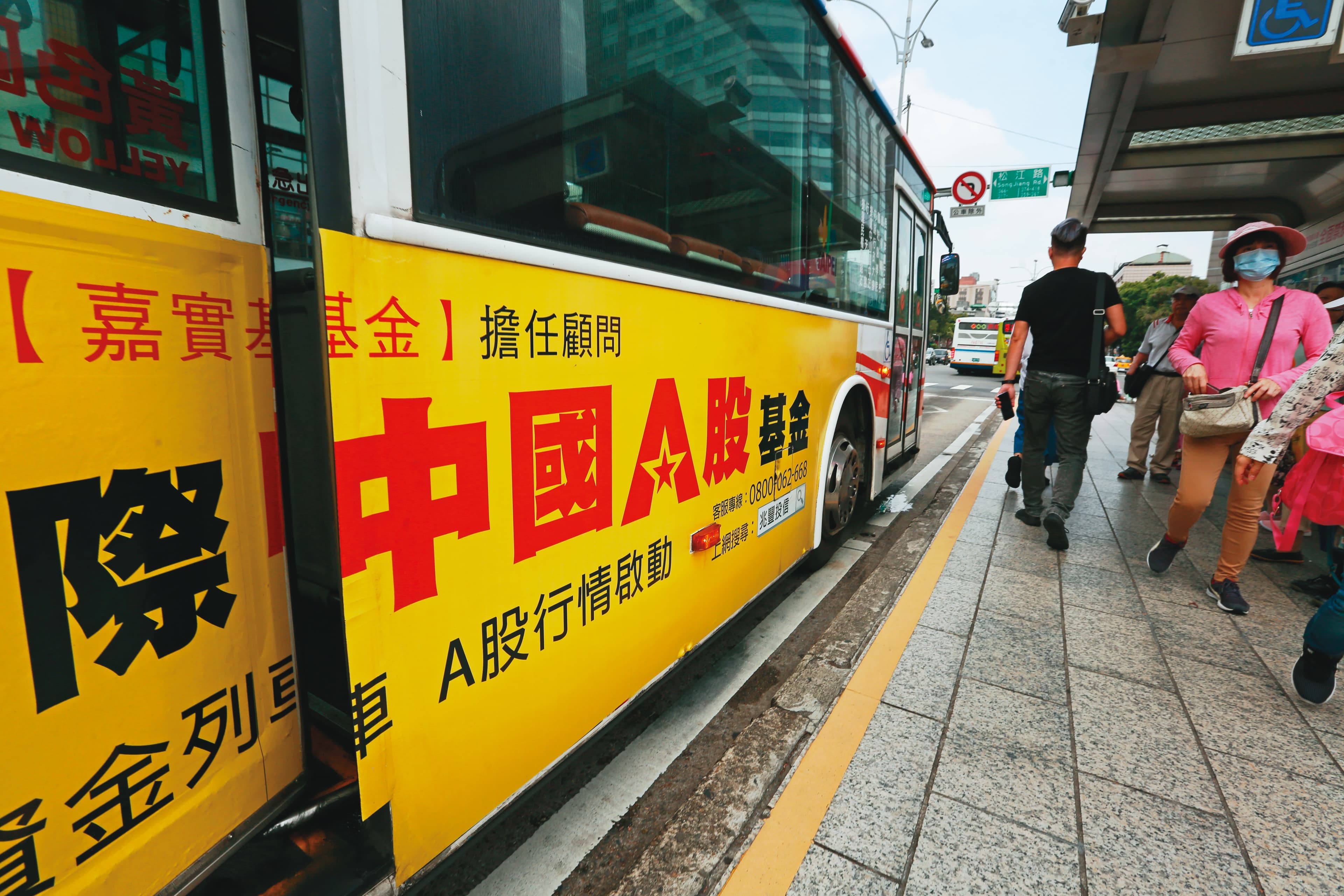 擔心特定產業風險過大，投資人也可透過A股基金分享中國新基建果實。
