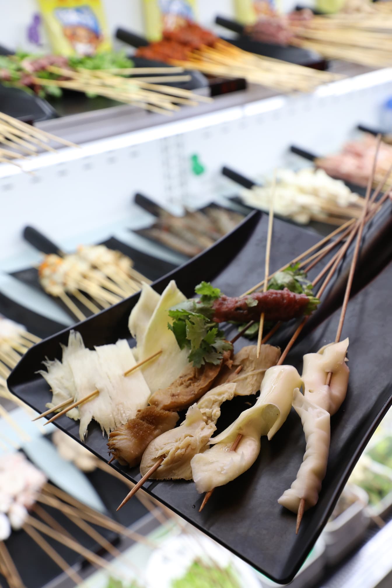 四川道地的串串一定要有黃喉、板筋、牛肚。（15元／串）