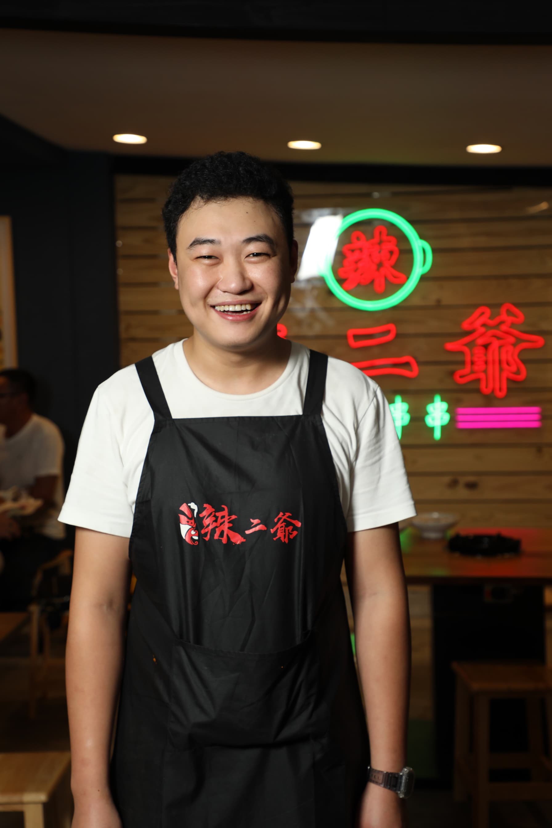 老闆耿藝桐是吉林人，因為愛吃四川麻辣鍋特地拜師學鍋底。