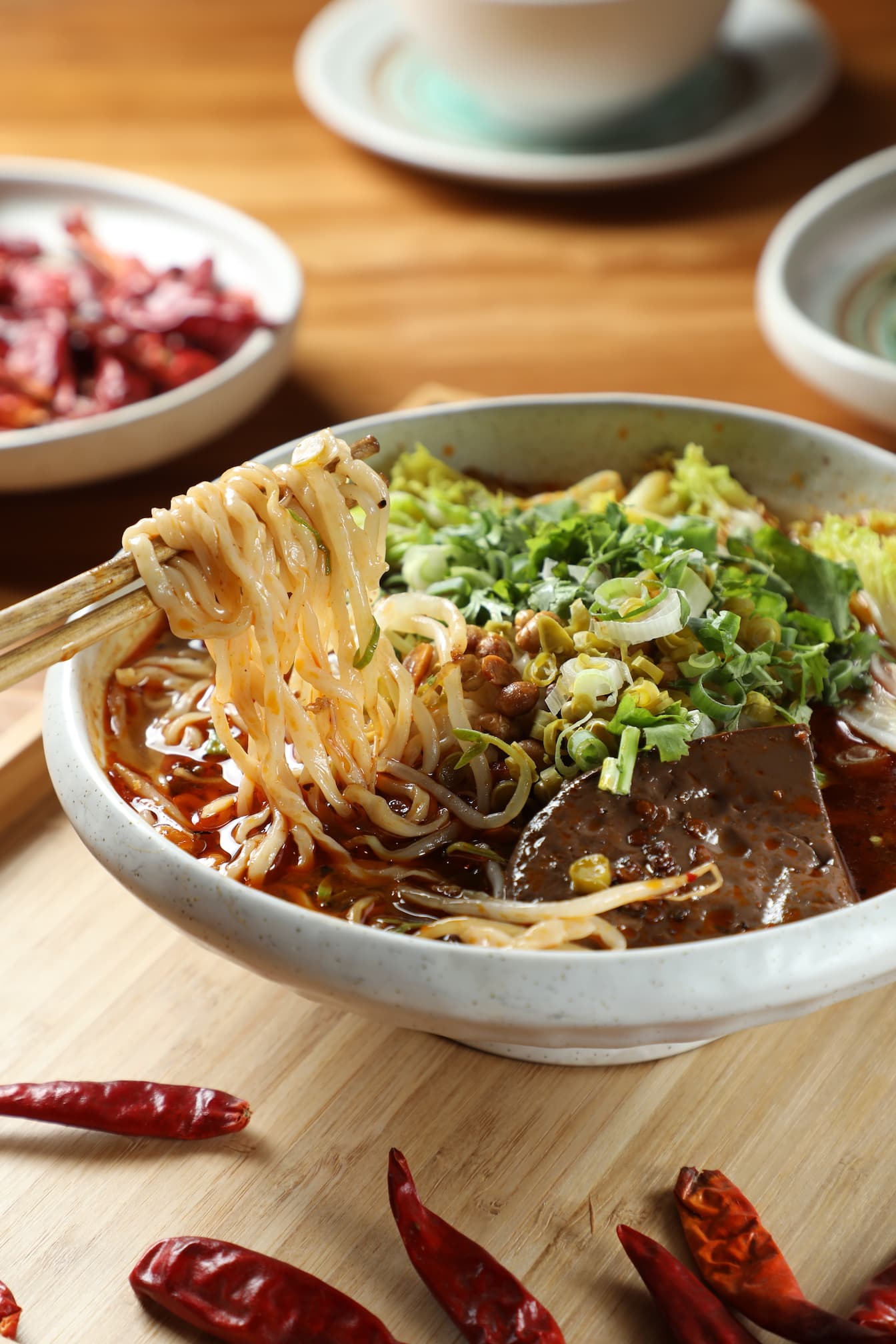 店裡也有道地的川菜麵食「重慶小麵」（160元／份）