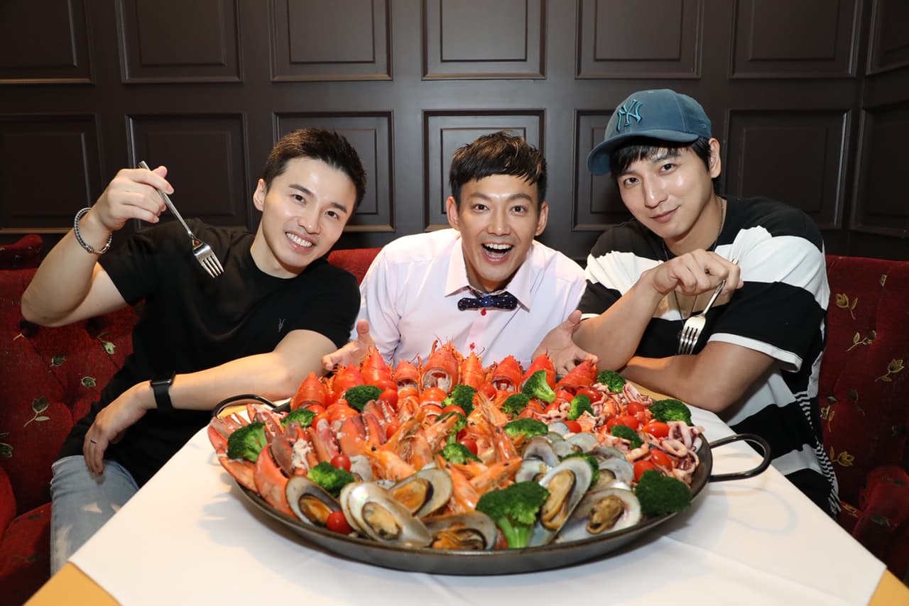棒棒堂男孩阿緯、小煜為了威廉合體。（TVBS提供）
