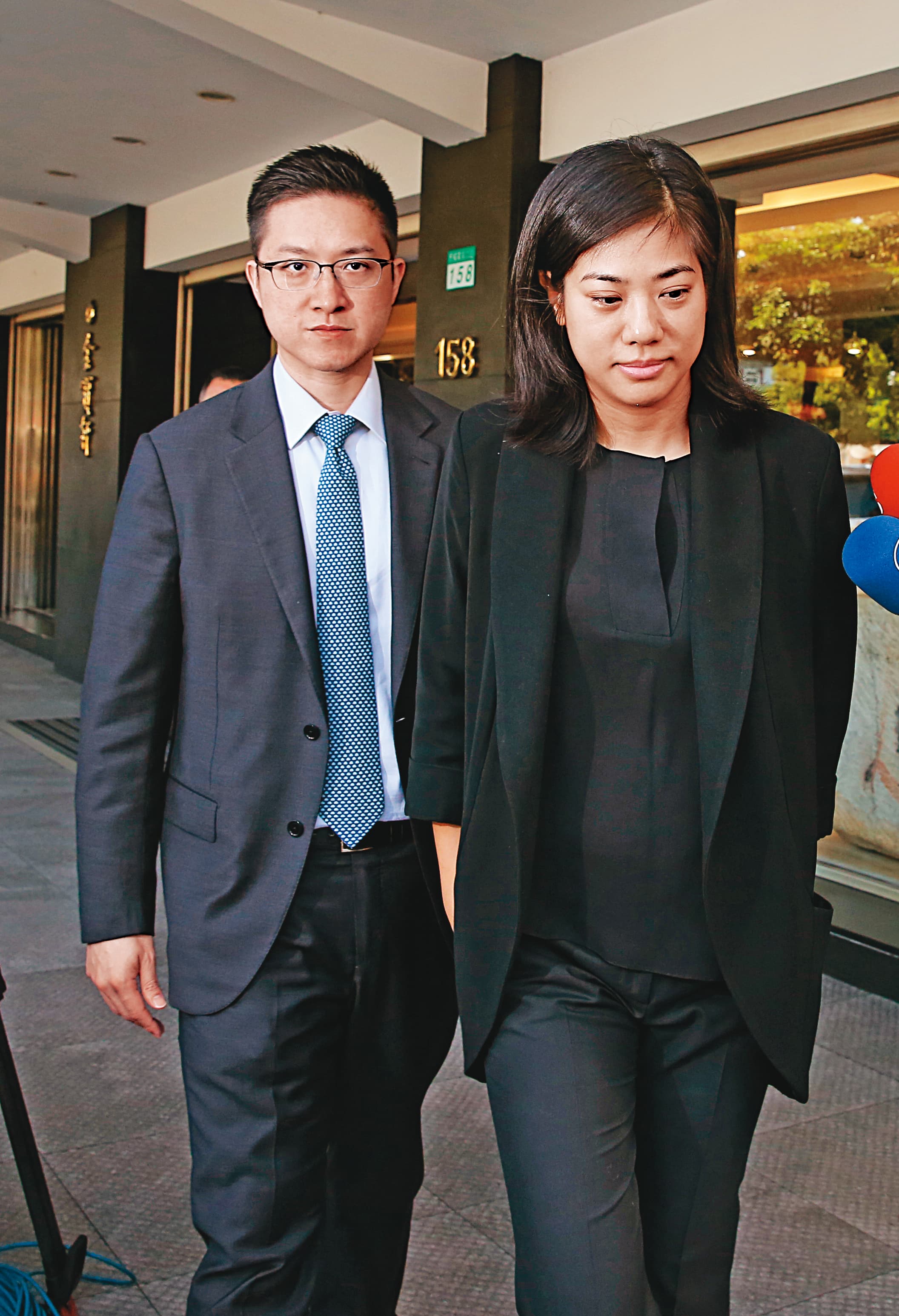 吳欣儒（右）和許丙曾孫許元禎（左）結婚多年，夫妻感情甚篤。