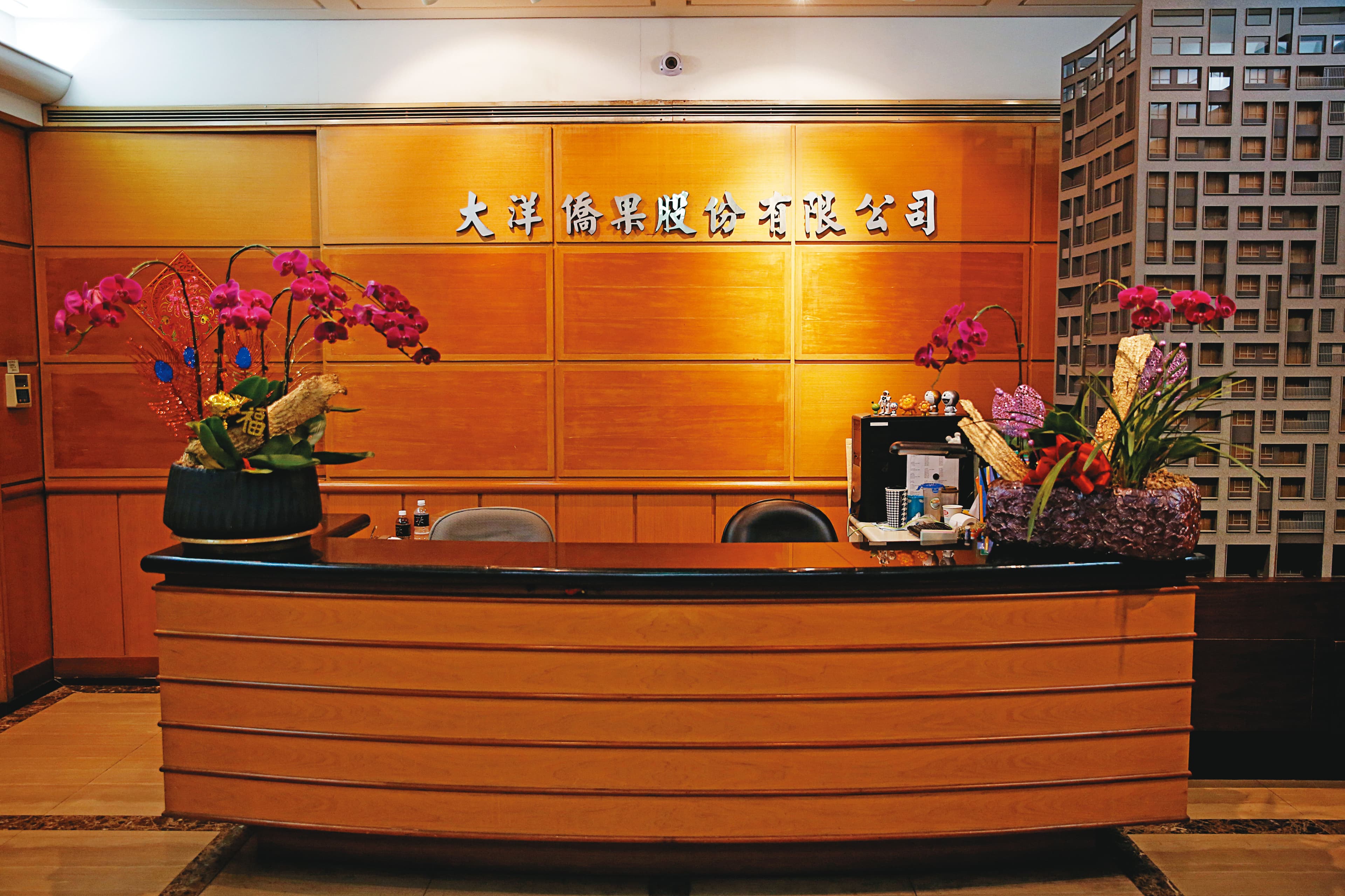 大洋僑果是頴川建忠千億元資產的第一層控股公司，為子女爭產的主要目標。