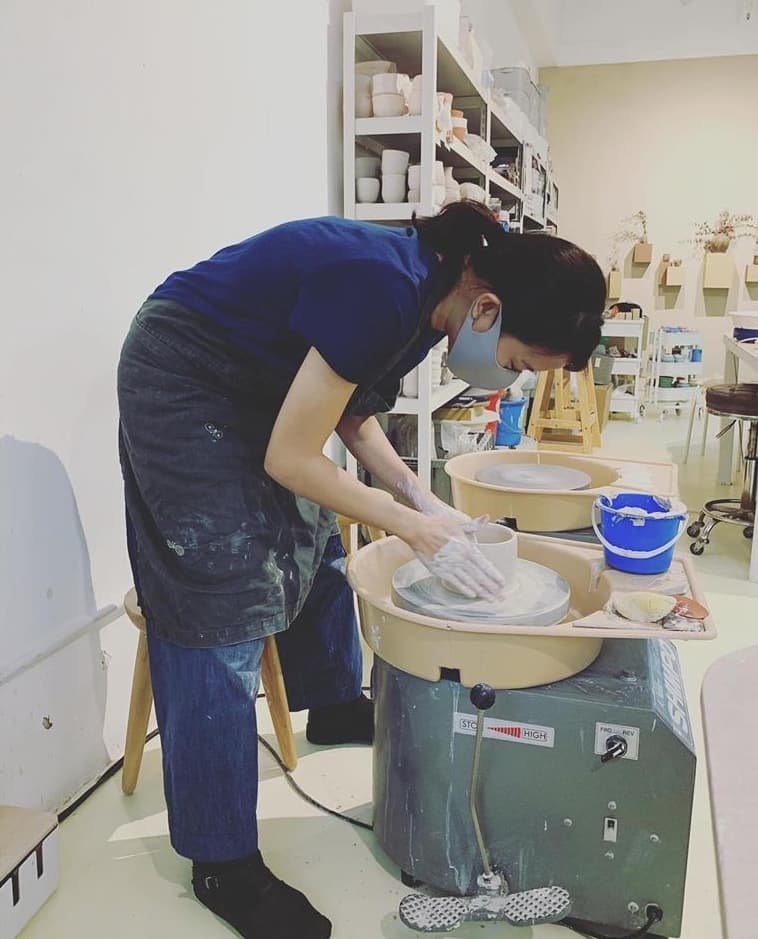 林嘉欣近日常在臉書上分享自己捏陶的點滴。（翻攝自林嘉欣臉書）