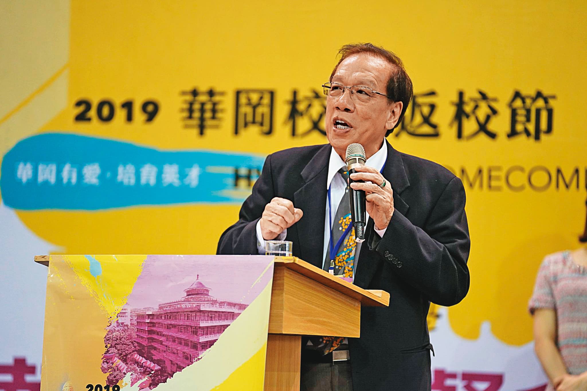 張鏡湖去世後，文大董座懸缺逾半年，女兒張海燕的家族派與主張公共化的校友改革派僵持不下。