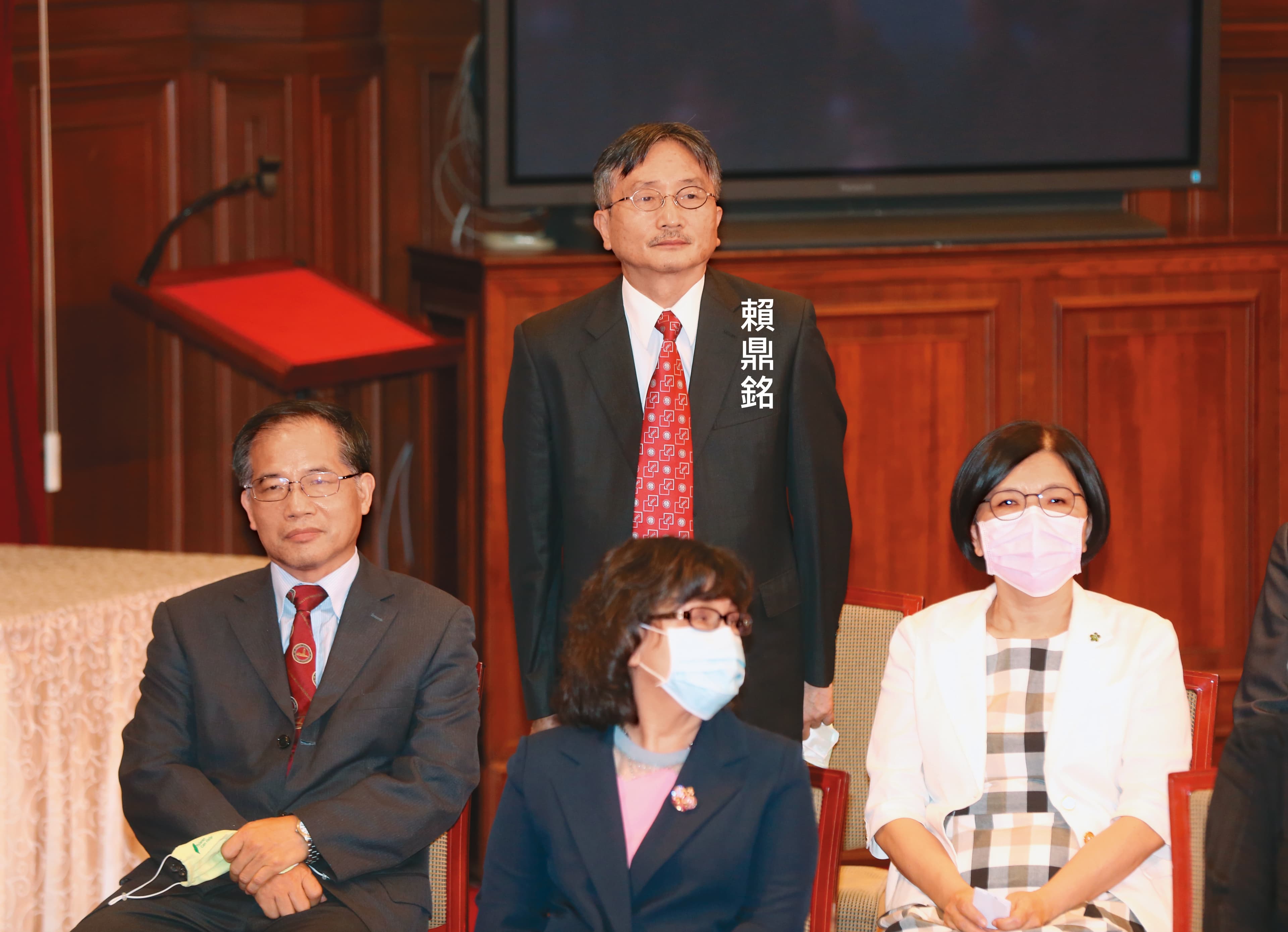 教育部擬指派文大董事長，但推薦的5人都遭質疑與家族派關係匪淺，被推薦人之一的賴鼎銘同時也獲提名為監委候選人。