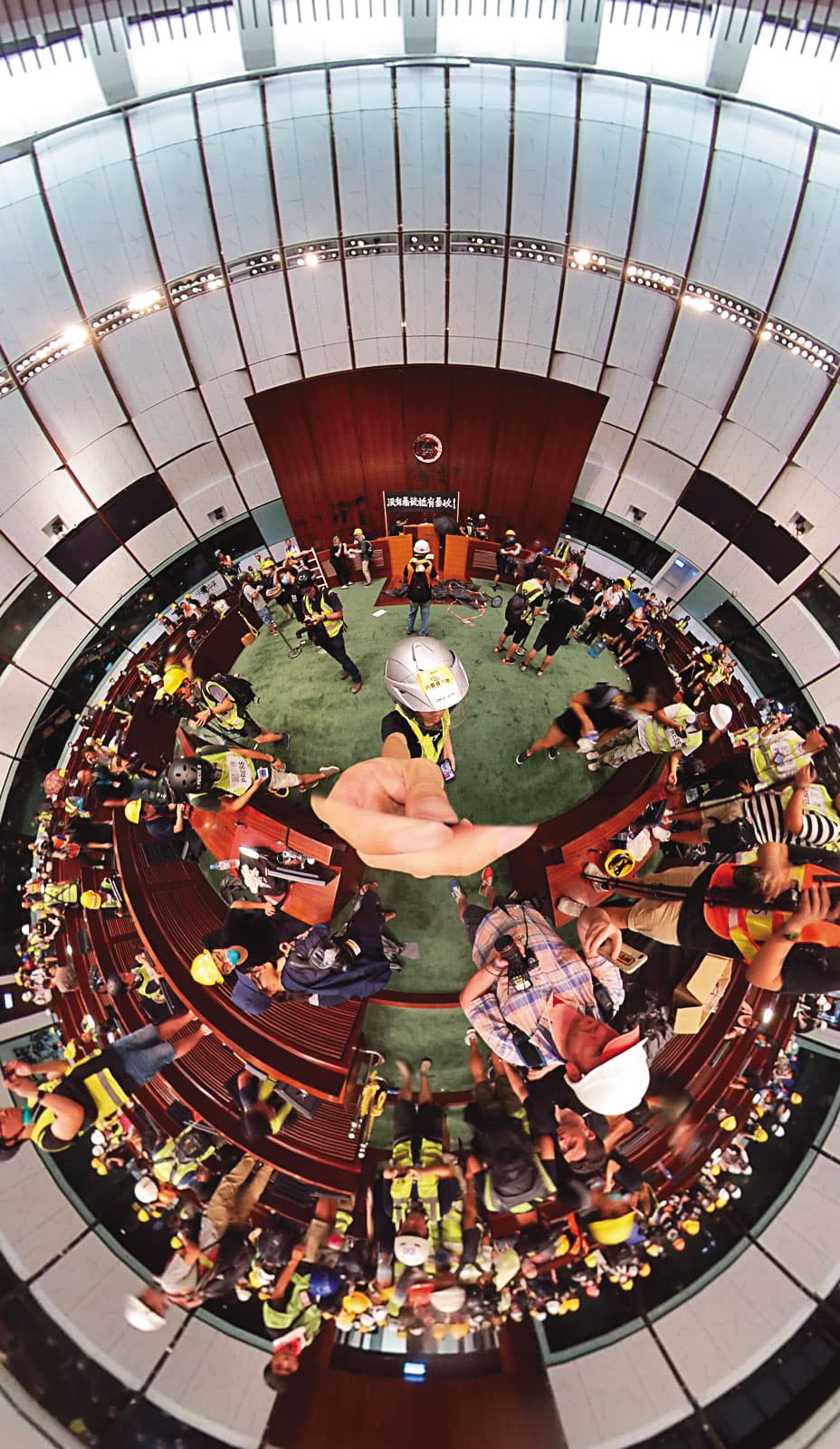 約克在香港抗爭者占領立法會現場拍攝的全景畫面。（約克提供）