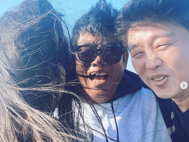 孔曉振曾在韓劇《沒關係，是愛情啊！》與成東鎰合作，此次應成東鎰之邀，擔任節目嘉賓。（friDay影音提供）