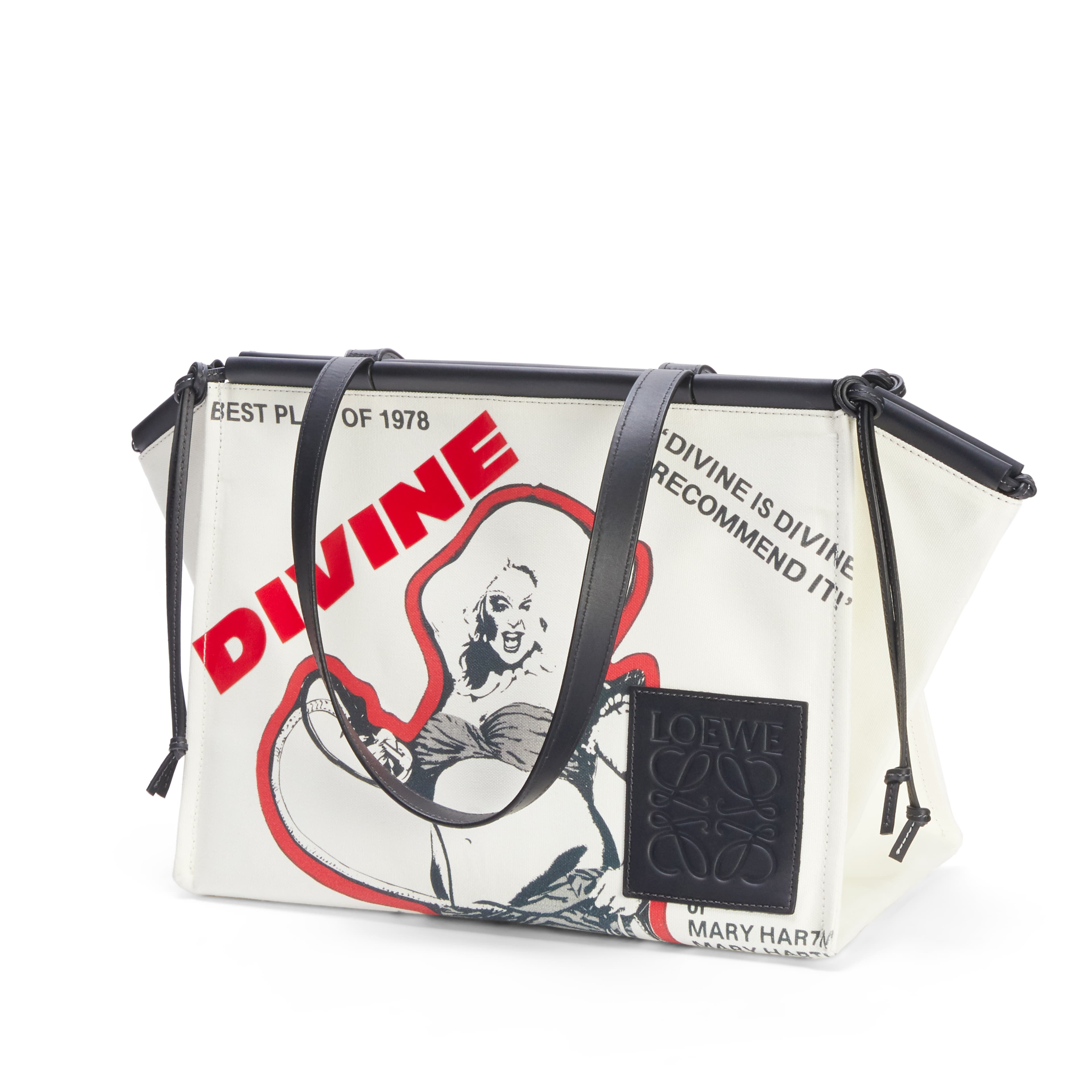 Divine印花帆布Cushion手提包，約NT$31,885元。（LOEWE提供）