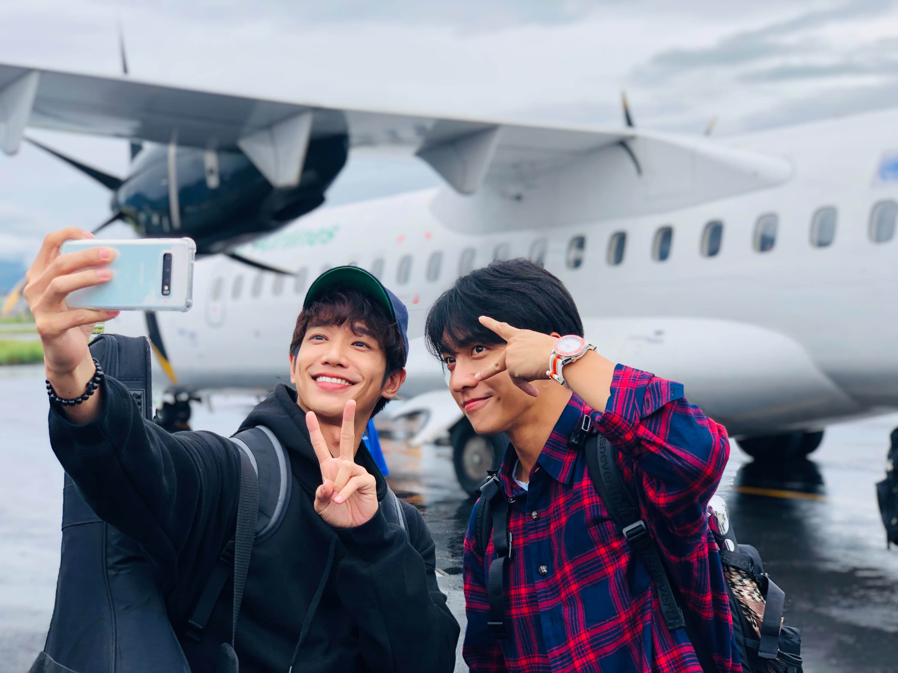 劉以豪與李昇基在上飛機前開心合照。（Netflix提供）