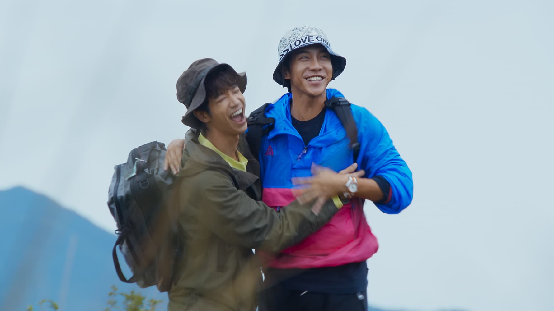 劉以豪與李昇基在《Twogether：男神一起來看你》的尼泊爾篇。（Netflix提供）