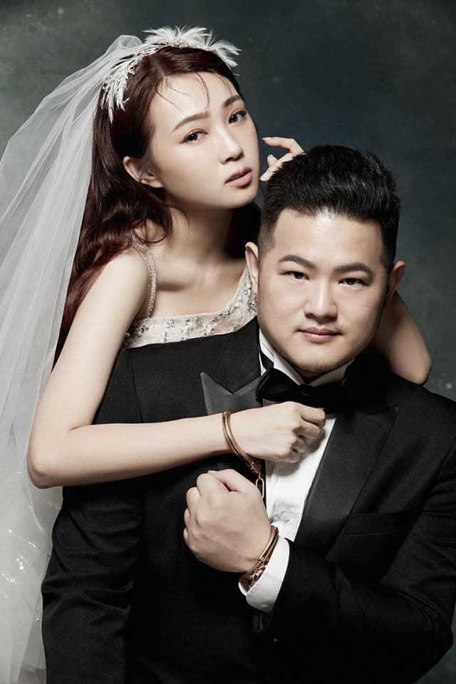 丫頭與另一半王惟立上月登記結婚。（翻攝自丫頭臉書）