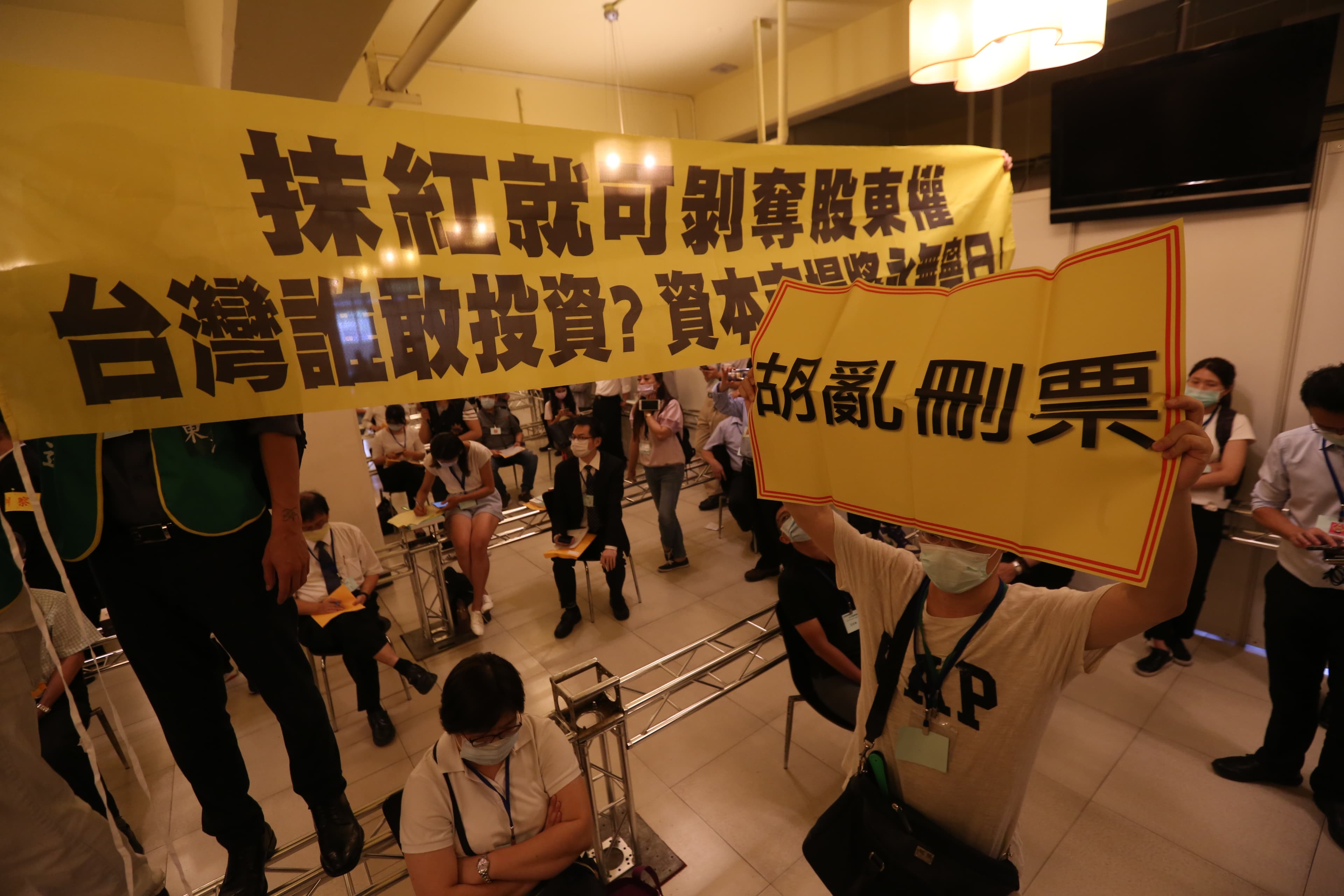 市場派報到時沒有拿到表決票，雙方在現場發生口角。