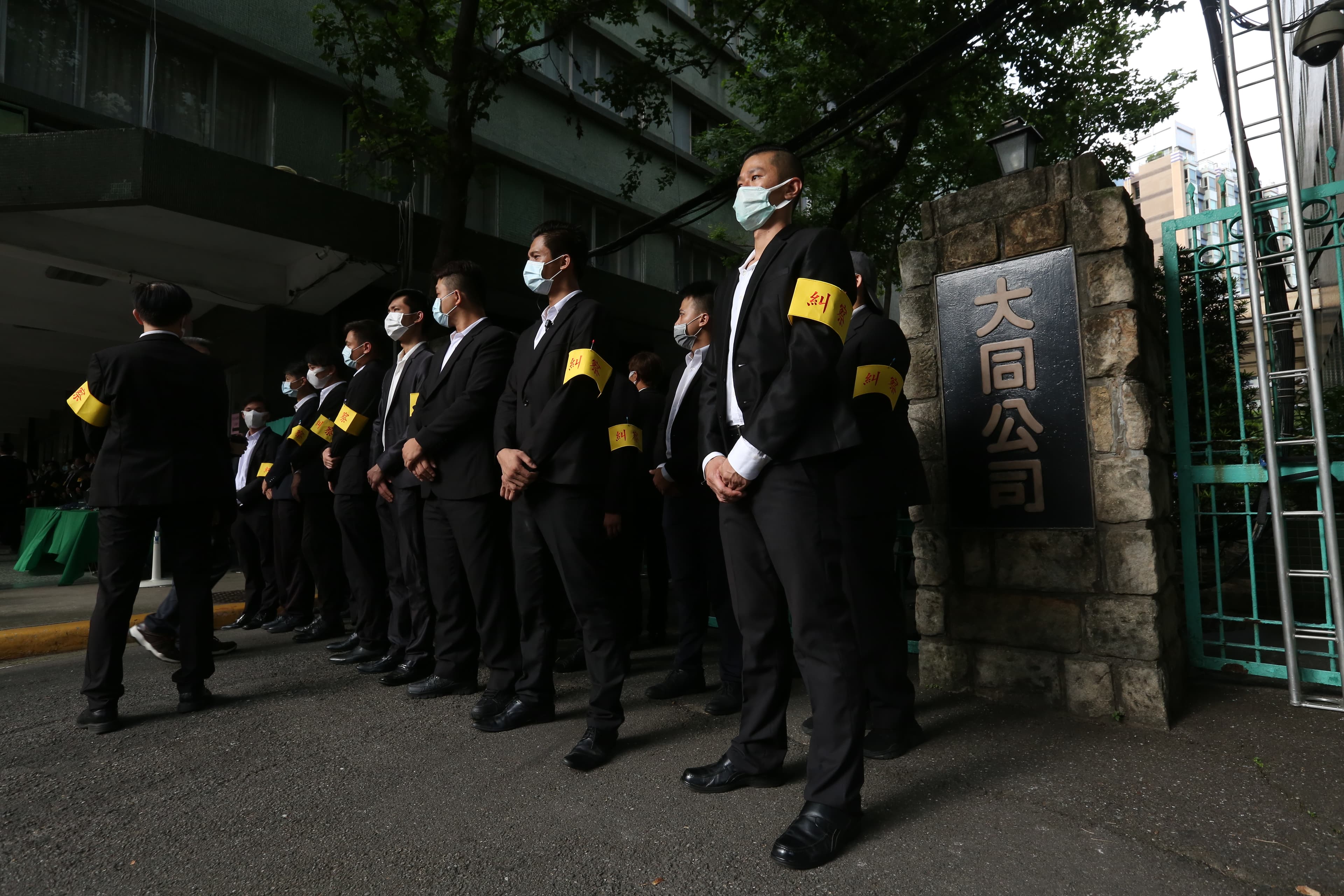 在一片噓聲中，林郭文艷宣布公司派提名的6名董事、3名獨董全當選，市場派全軍覆沒。