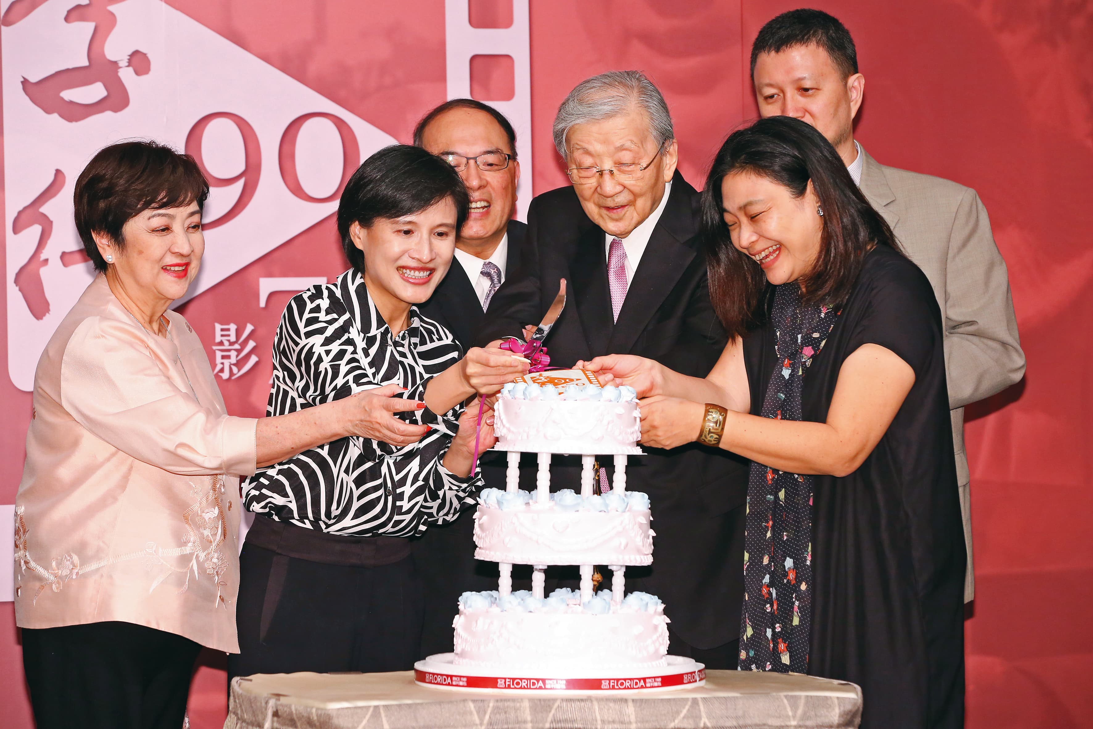 資深導演李行（左四）是中華民國電影導演協會的首屆理事長。