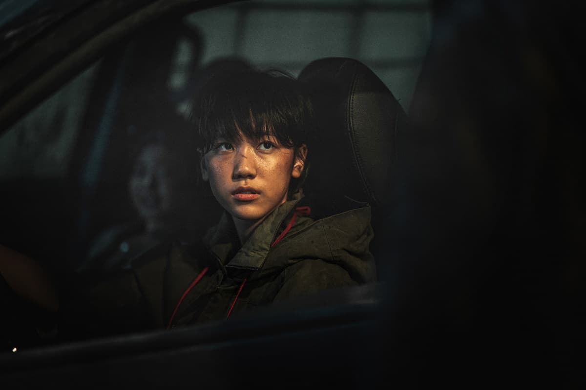 李蕊在《屍速列車2：感染半島》火力全開，與活屍大戰。（車庫娛樂提供）