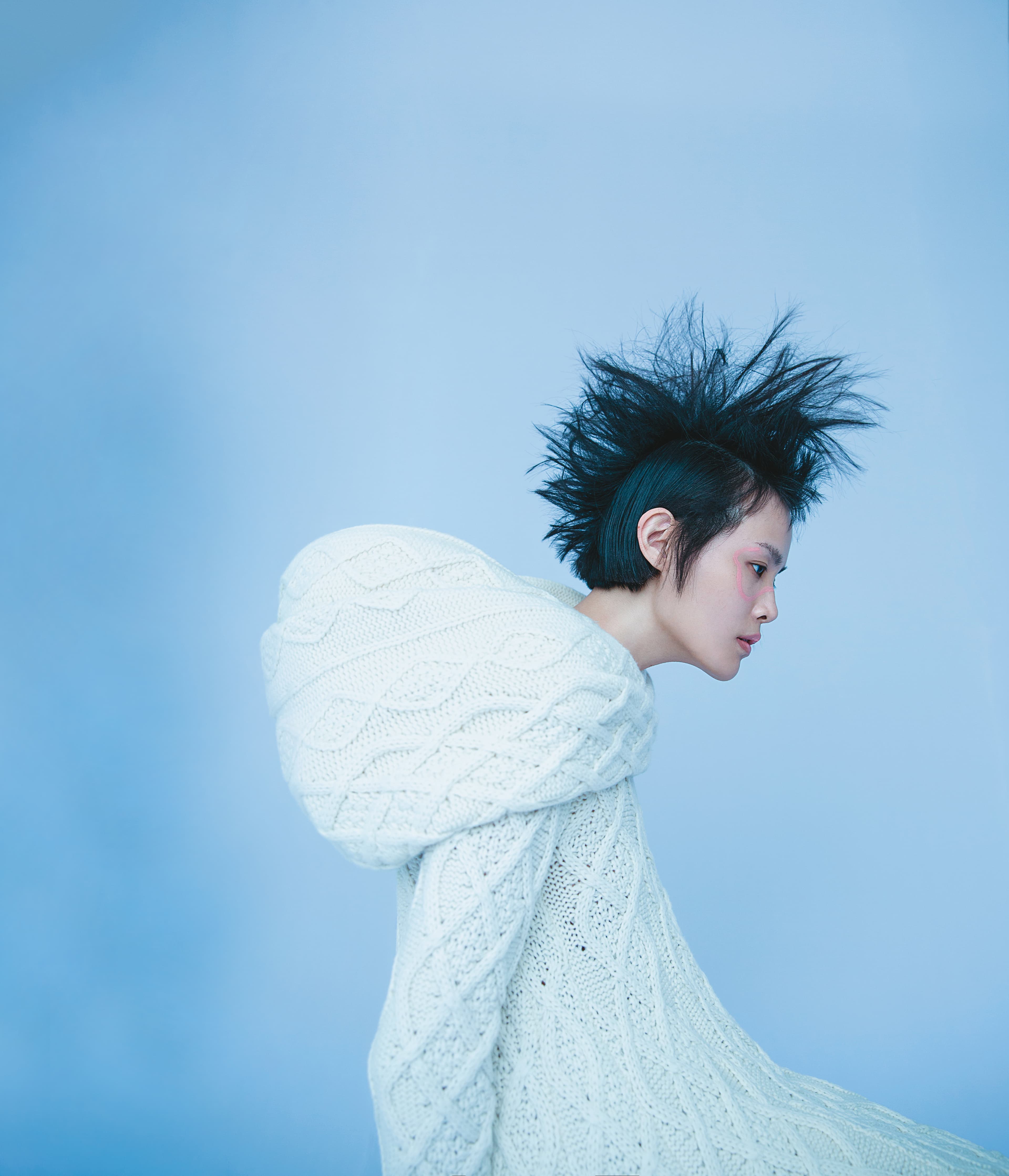 米杏色粗針織洋裝 價格店洽／米杏色粗針織圍巾 價格店洽  All by LOEWE