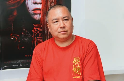 「恐怖片大師」一瀨隆重5年前曾來台監製國片《屍憶》。（翻攝自影委會官網）