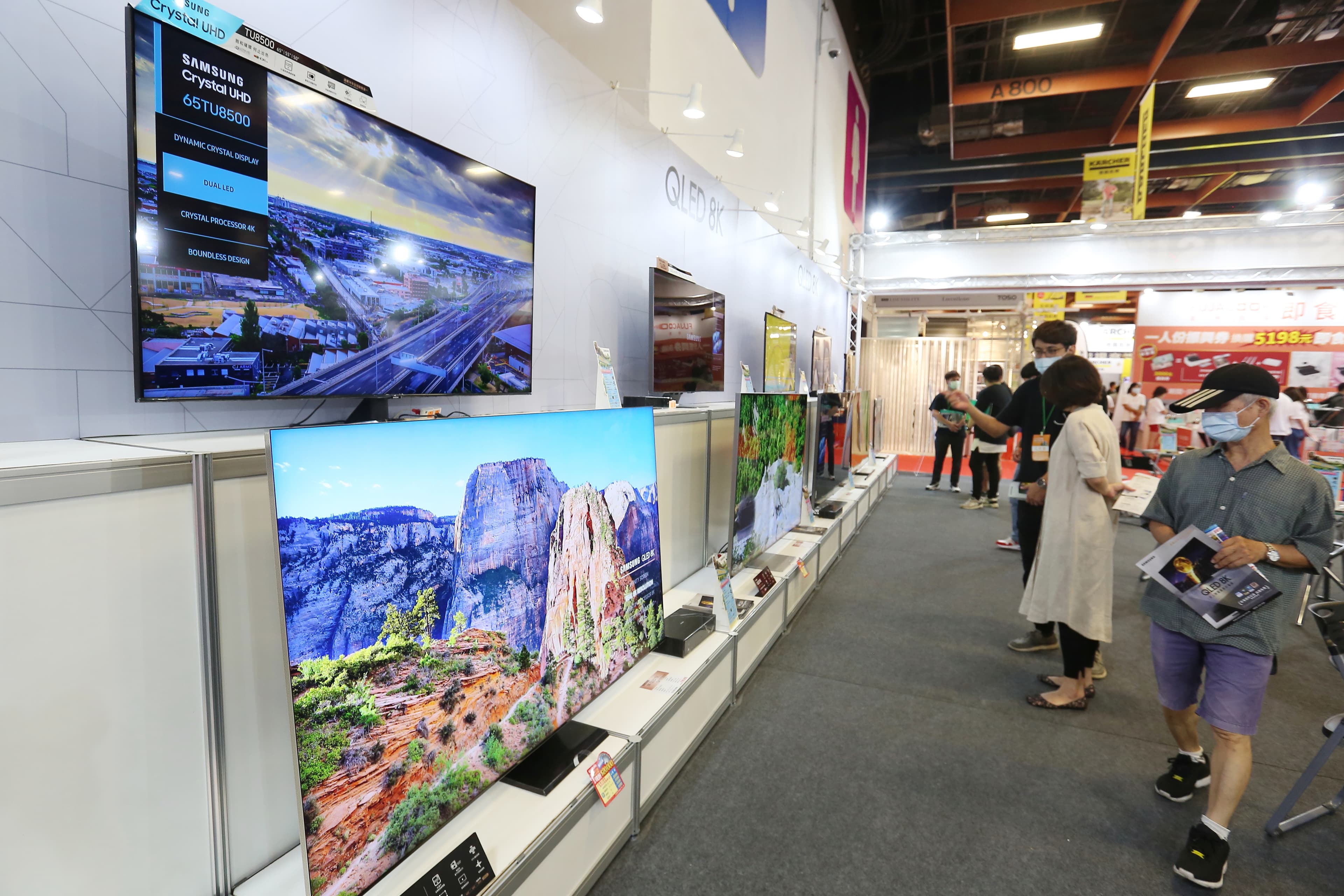 3C新產品下半年將有機會陸續上市，可留意5G網路通訊、IC晶片設計等應用類股。