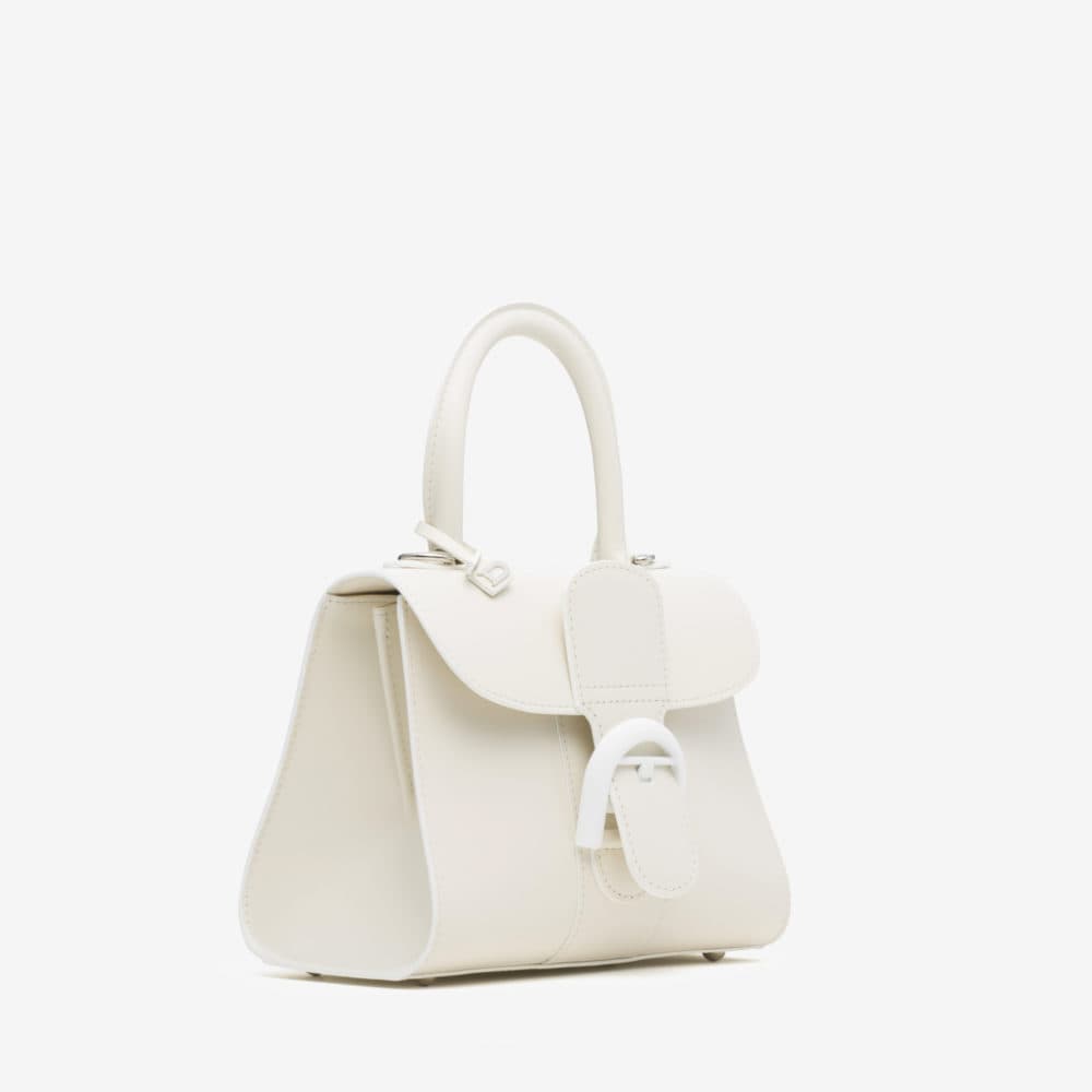 DELVAUX Brillant系列象牙白小型牛皮肩揹包。NT$168,100（美之心提供）