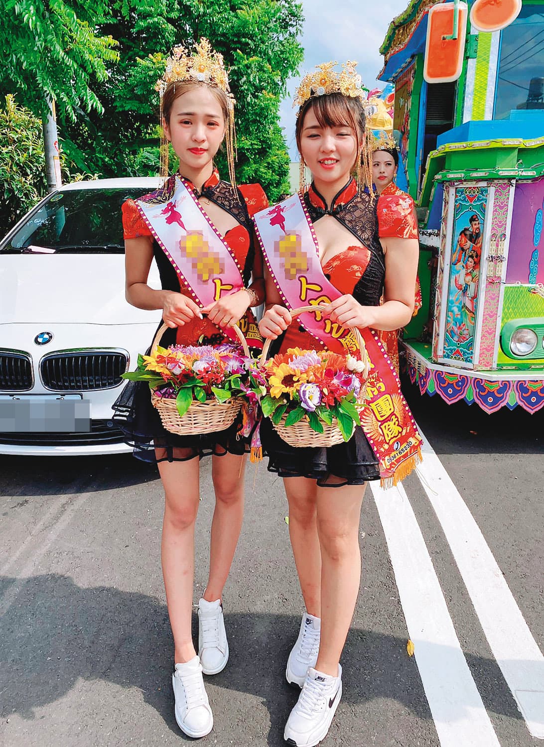 由正妹組成的禮儀公司婚喪喜慶通包，可說是來者不拒。（受訪者提供）