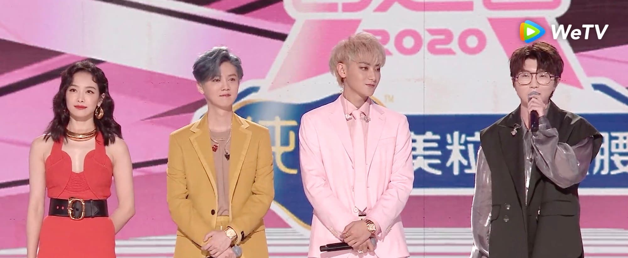 （左起）宋茜、鹿晗、黃子韜、毛不易在《創造營2020》擔任教練。（WeTV提供）