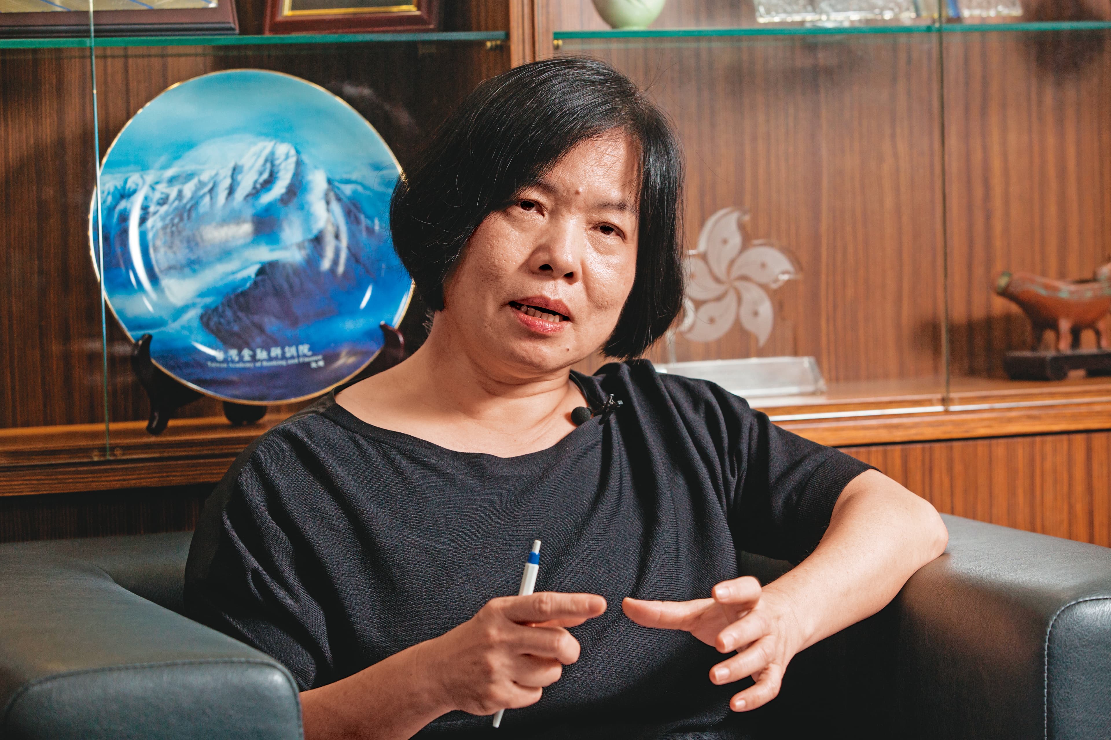 金管會保險局長施瓊華表示，正針對不同障別研擬個別核保評估項目。