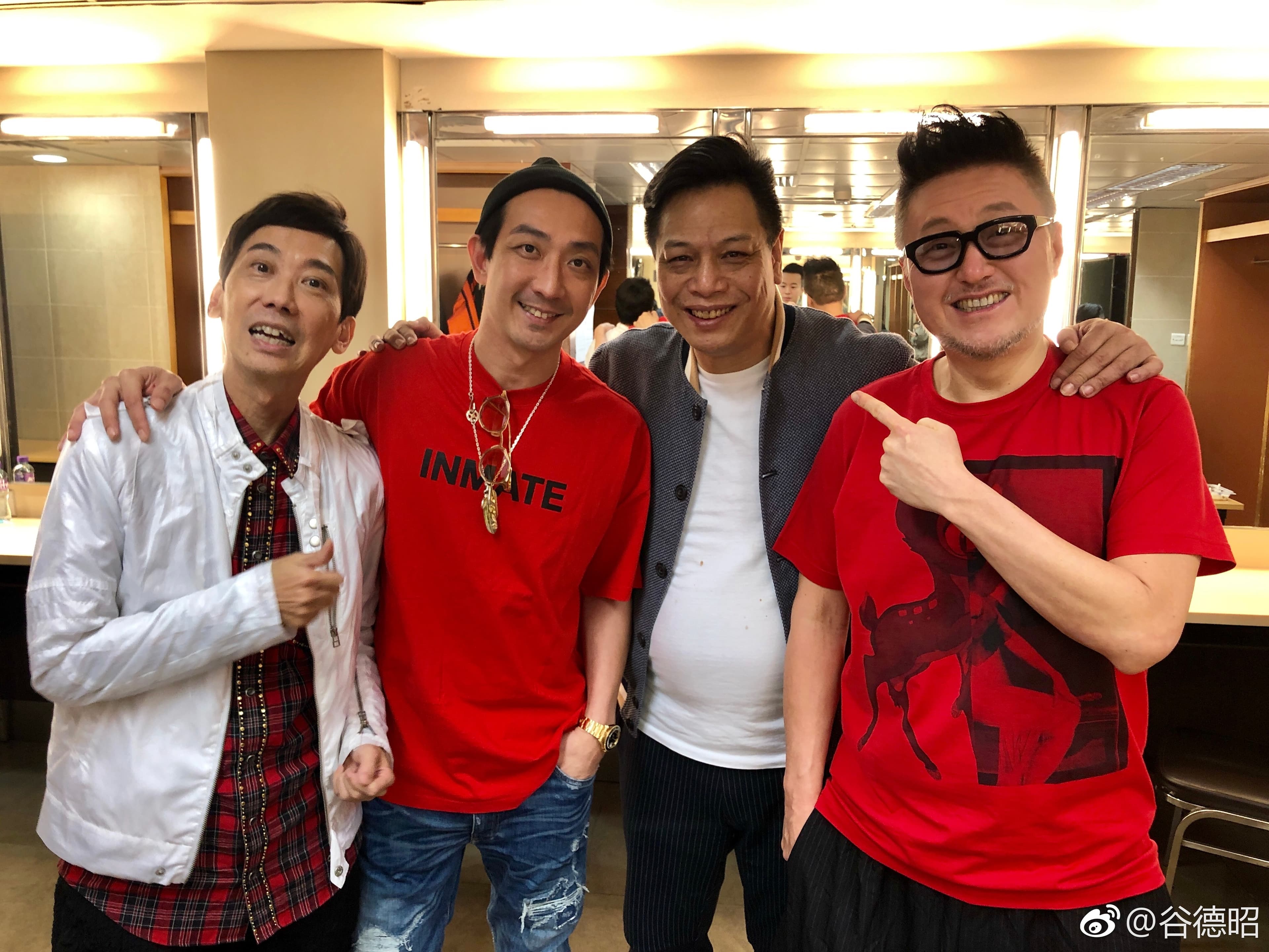 去年李健仁（右2）與「唐牛」谷德昭（右1），以及李璨琛（左2)、張達明（左1）等好友一起看演唱會。（翻攝自谷德昭微博）