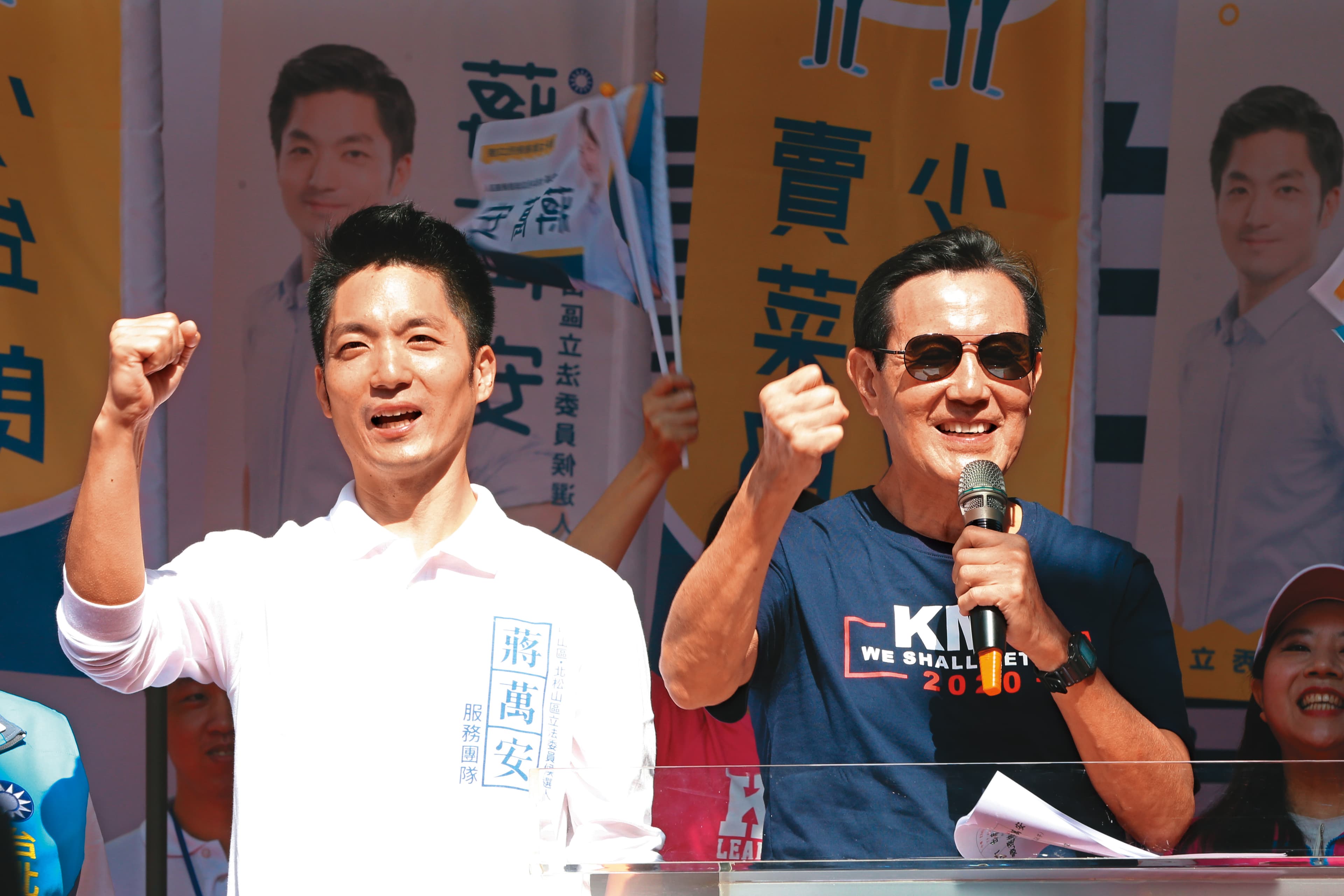 馬英九（右）近來多次對九二共識發表談話，意在表達對江啟臣的兩岸路線不滿。