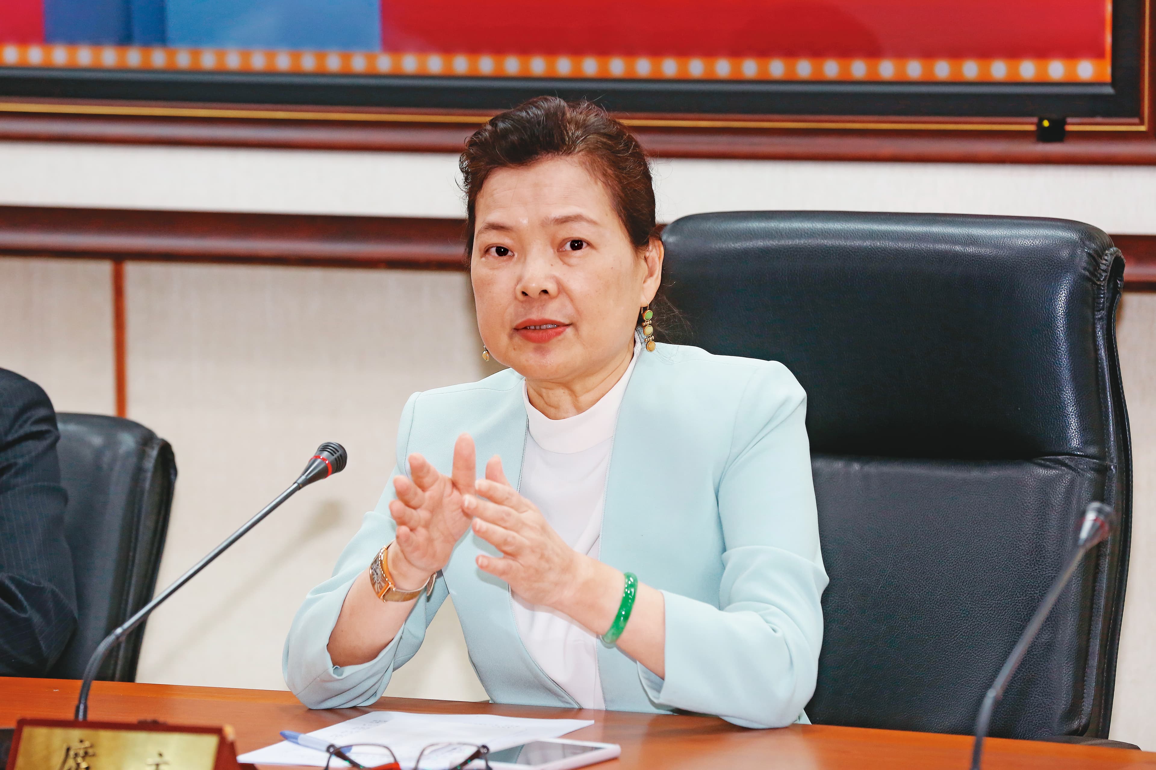 經濟部長王美花表示，經濟部有權要求大同重選董事。