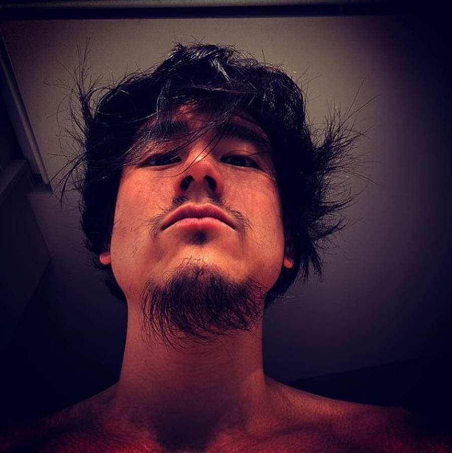 近日才現出亂髮狂樣，不過即使如此，都還稱得上是型男。（翻攝自彭于晏IG）
