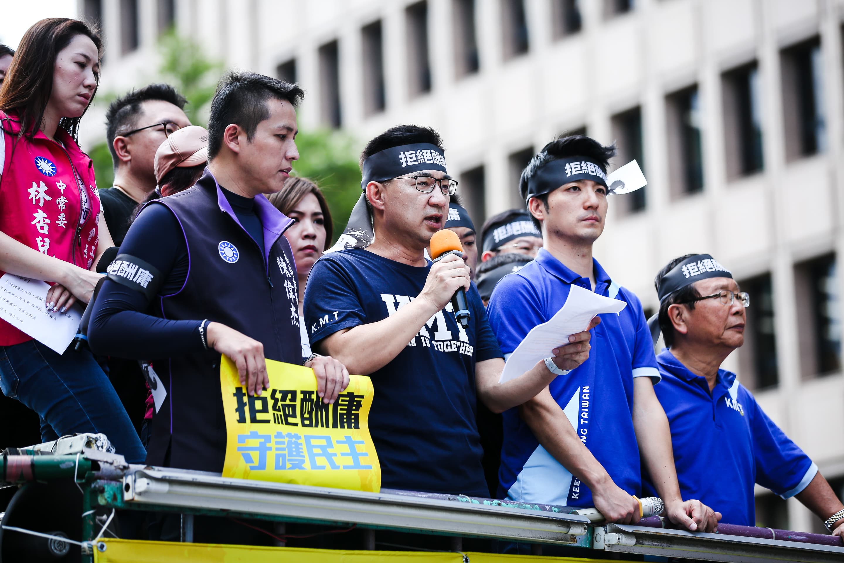 江啟臣向支持者喊話「今天如果不抗議！明天就沒有公義！」