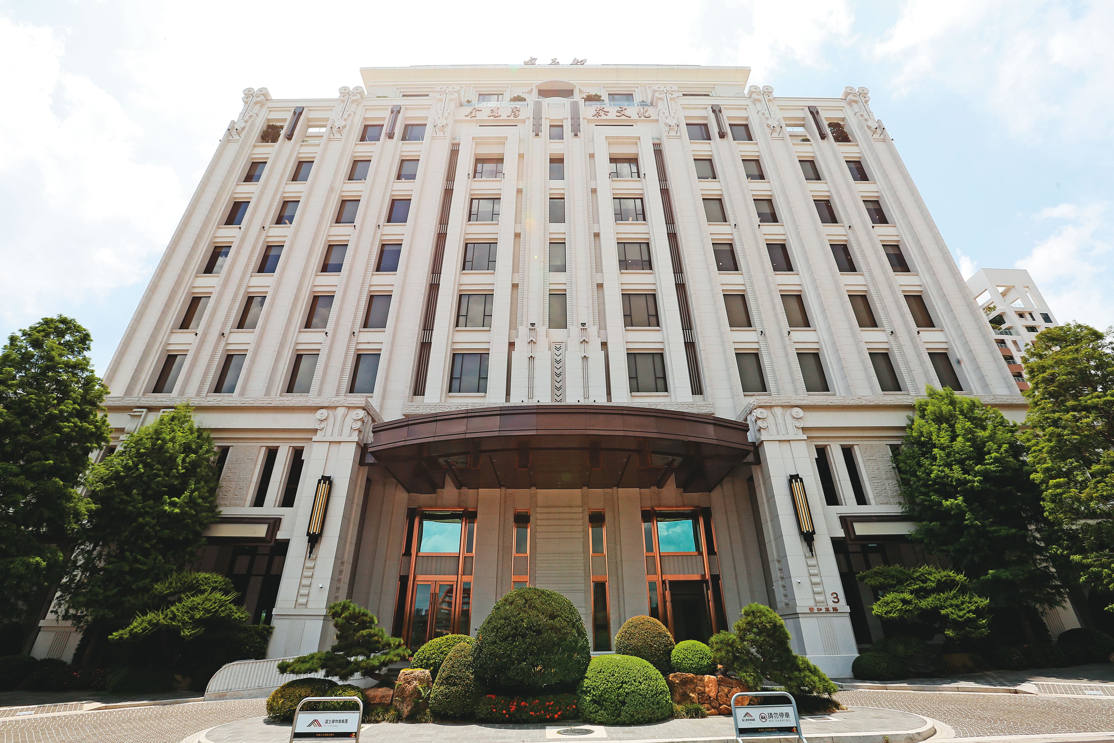 蔡其建父子在台中單元一重劃區興建寶元紀總部，未來會有茶文藝教室和文物展出。