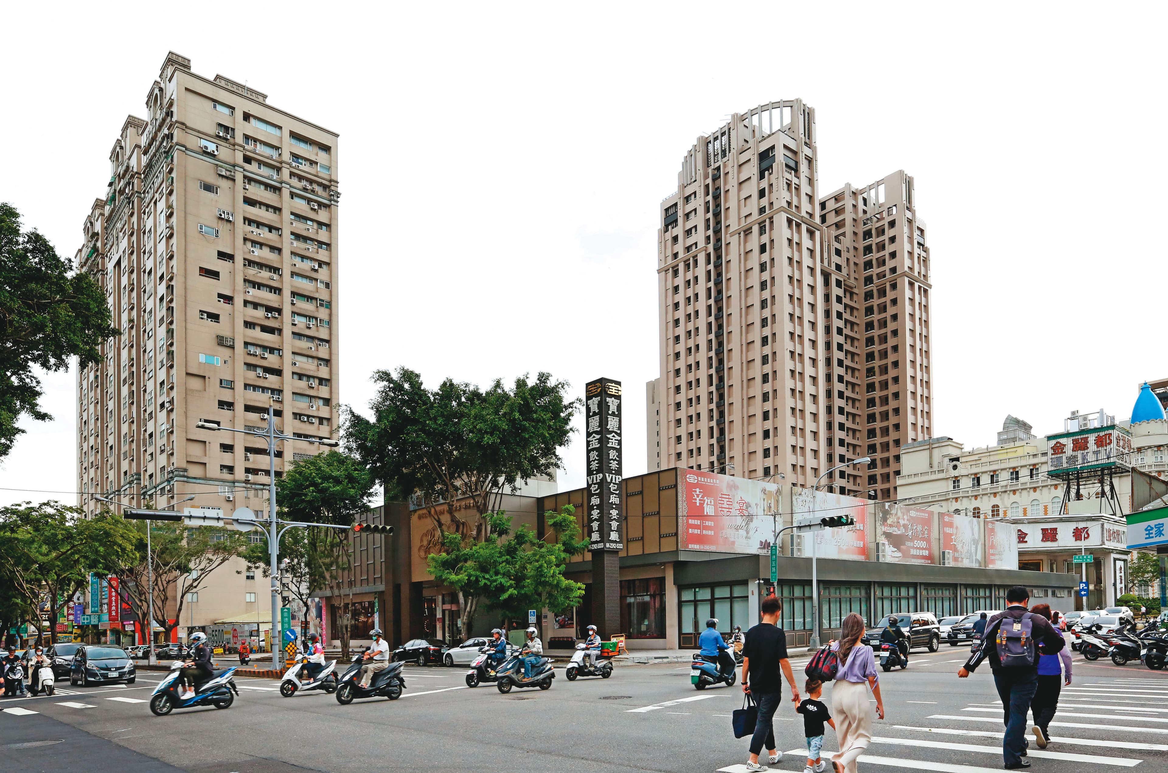 蔡明倫今年6月砸下25億元，從金錢豹手上買下土地。