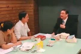 朱冠亦透過管道找劉承武法律諮詢，並錄影PO到群組取信被害股東。（讀者提供）