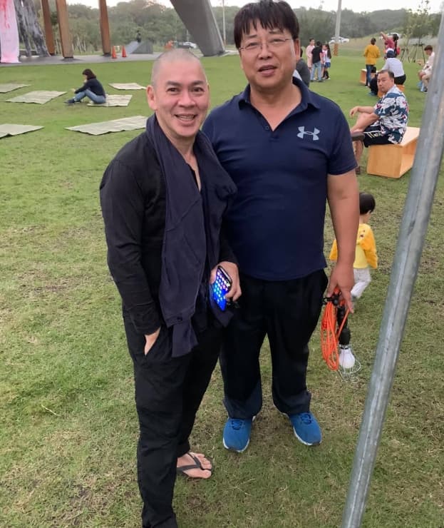 江泰暾（右）曾多次與導演蔡明亮（左）合作。　（翻攝自宗宸數位媒體放映臉書）