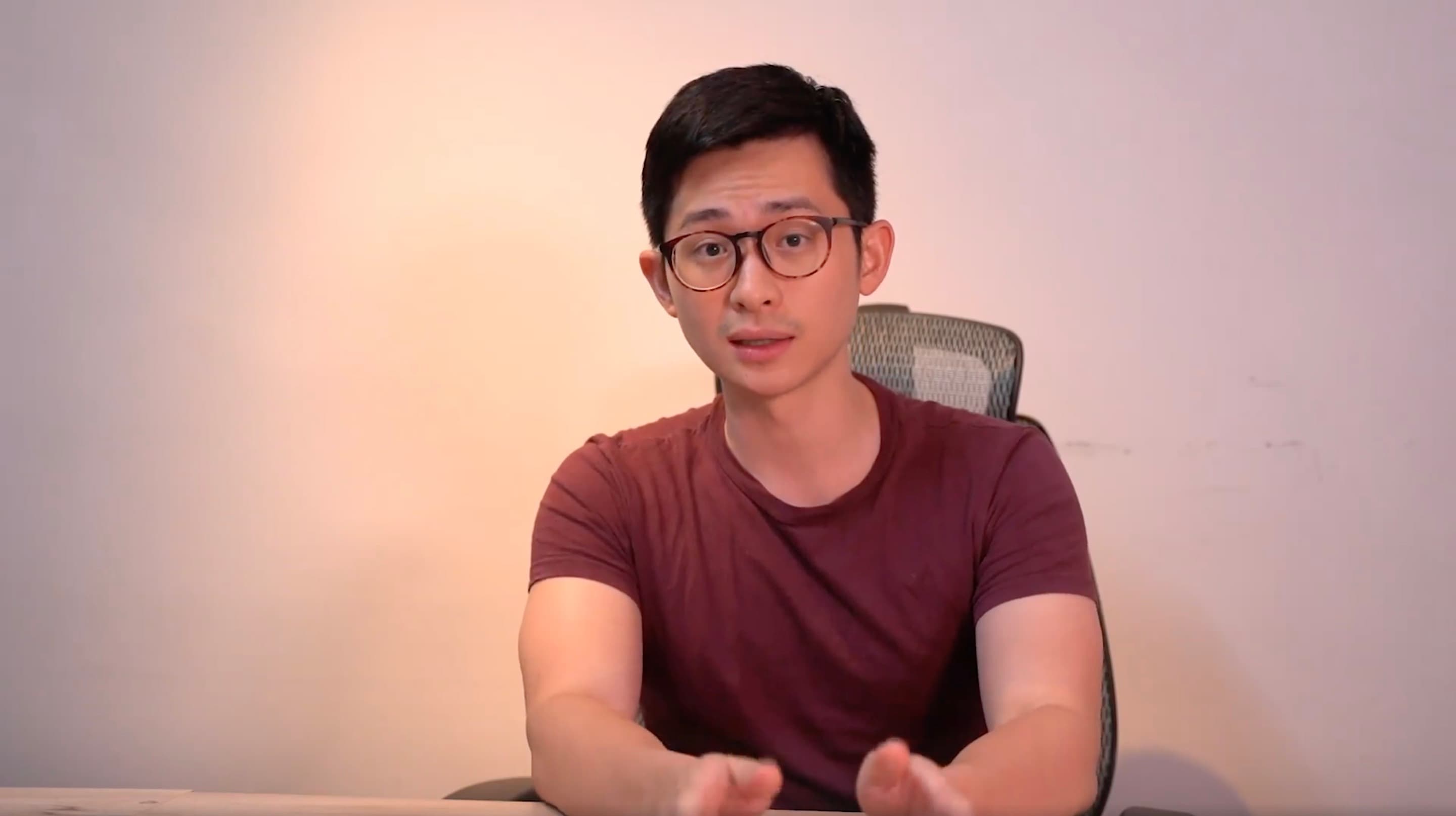 博恩親上火線解釋整起收費事件，也順便解釋當時Call Out給韓國瑜的橋段是完全沒有「喬」過的。（翻攝自博恩站起來臉書）