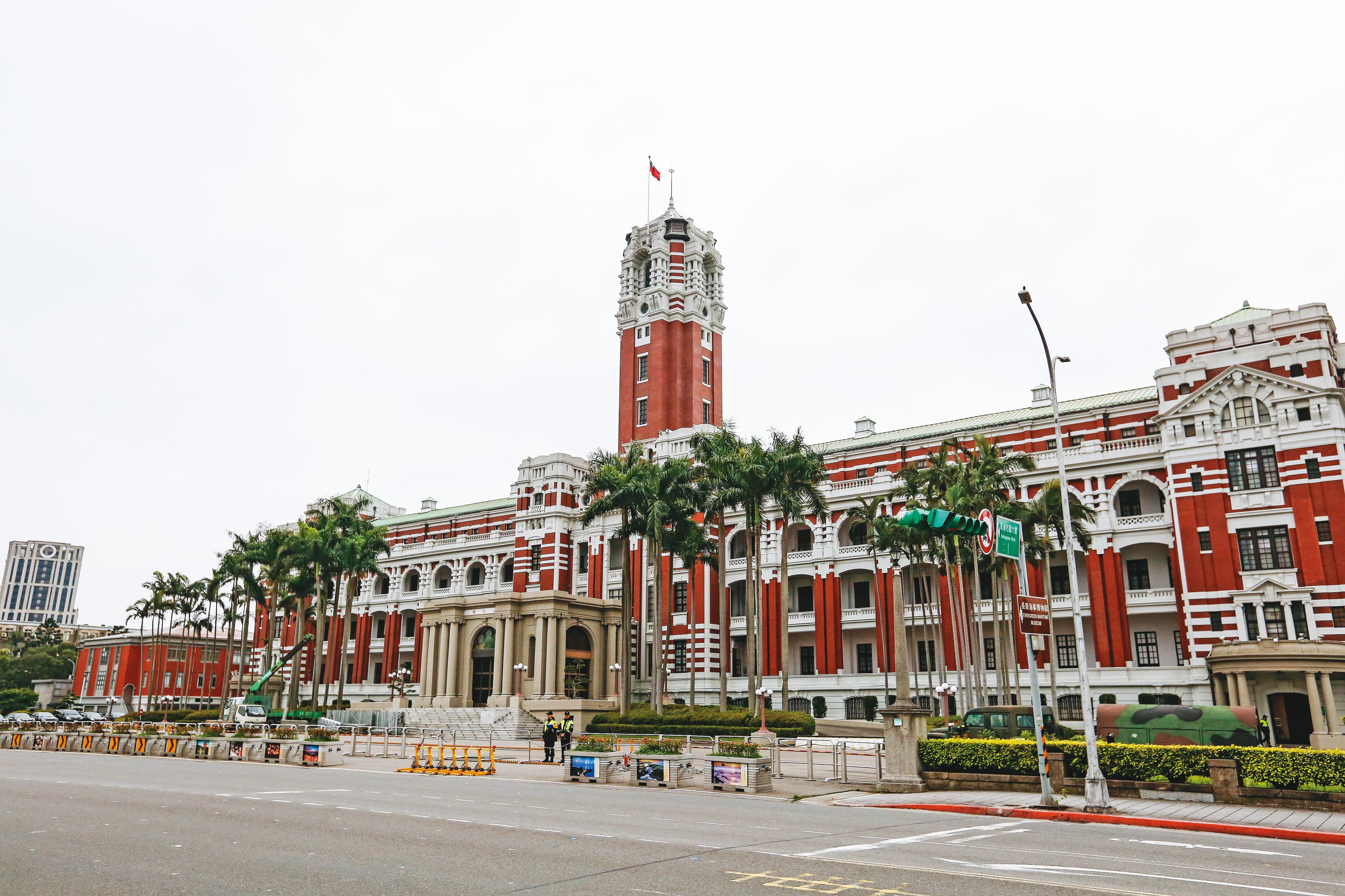 總統府中央電梯專屬正副總統、文武百官及外賓搭乘，保養工作不容馬虎，一旦出事，輕則人員被困，重則恐鬧傷亡。