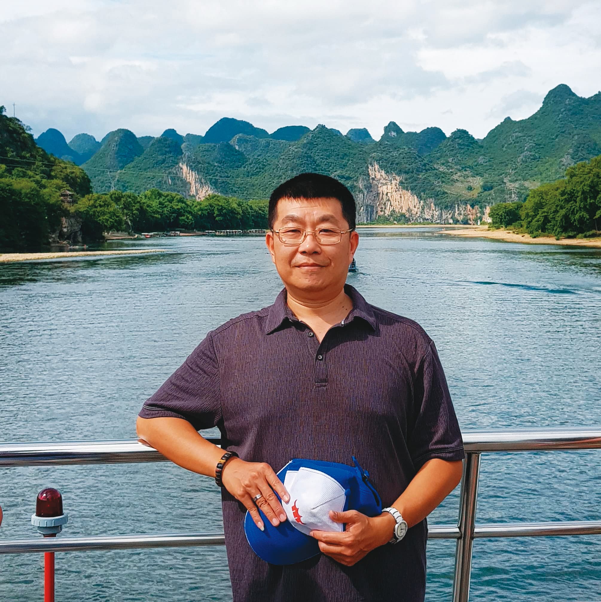 林松宏為現任新北市教師會副理事長，與理事長鄭建信關係密切。（翻攝自林松宏臉書）